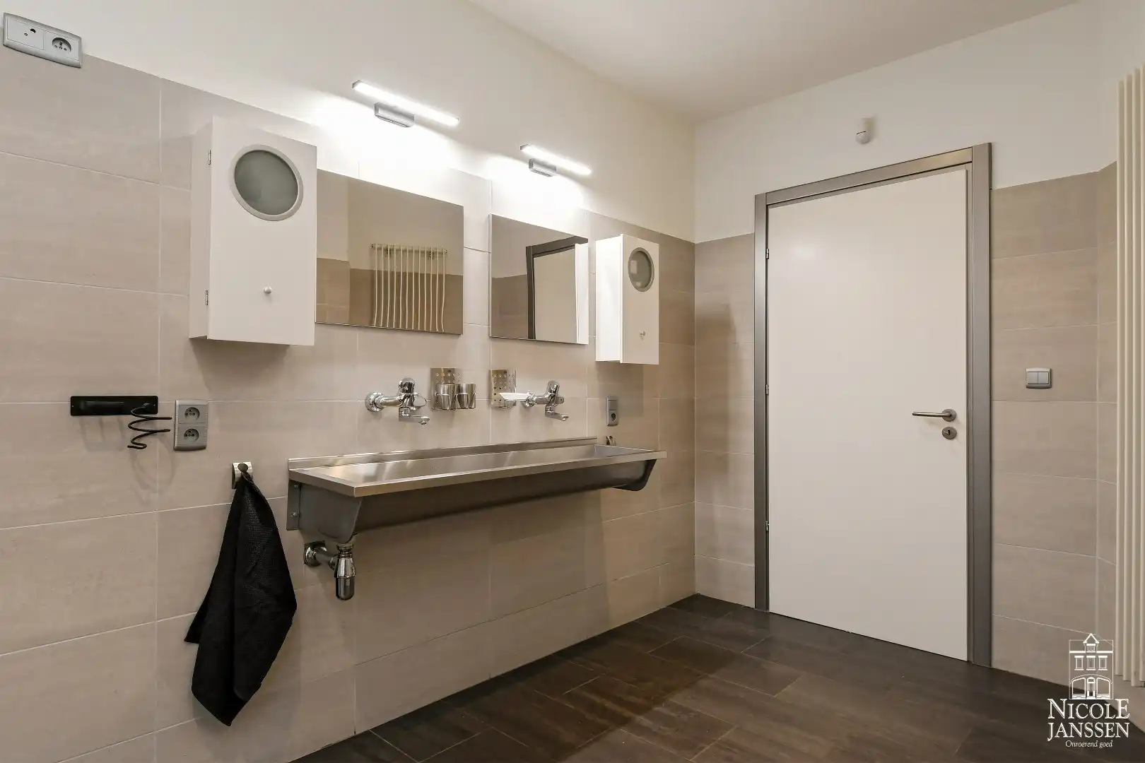 Moderne gezinswoning met bijzondere vormgeving foto 23