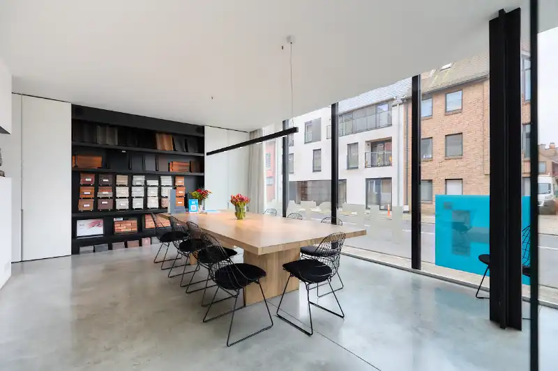 Uniek kantoorgebouw te koop langs de Westlaan te Roeselare foto 5