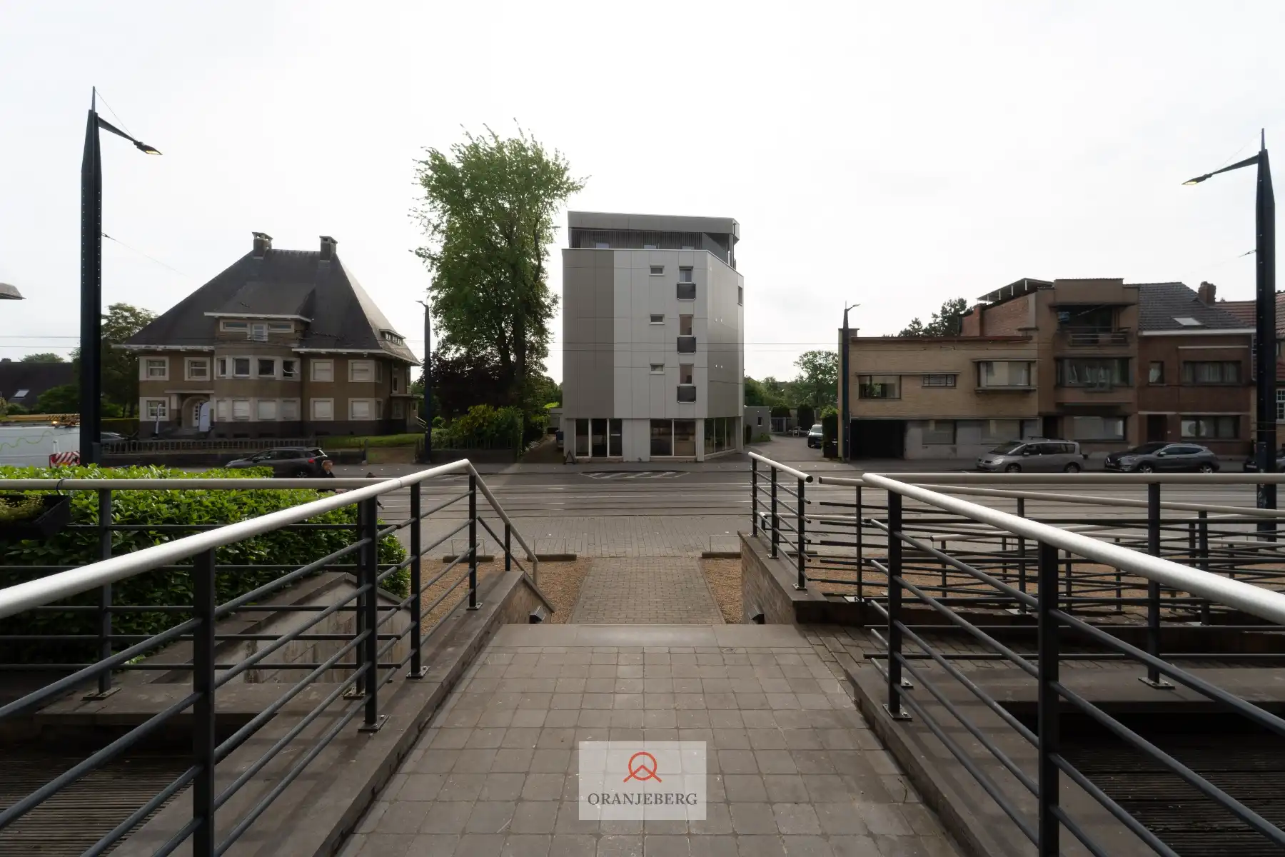 Gelijkvloers 3 slpk appartement met groot terras vlakbij Station foto 30