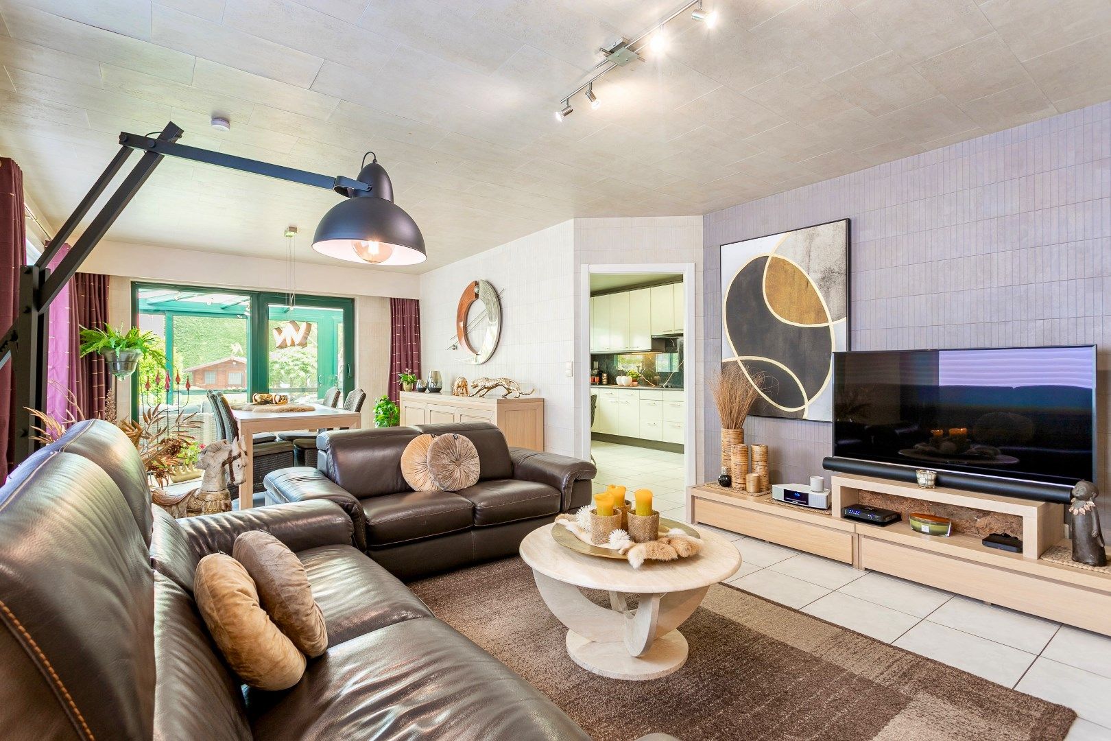 Rustig gelegen, energiezuinige woning op +/- 7a te Buizingen. foto 6