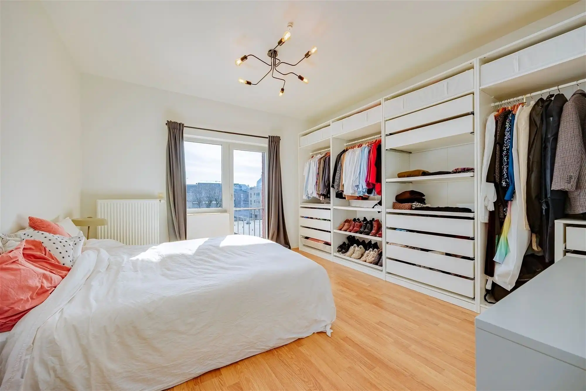 Ruim en lichtrijk appartement met zonnig zuidgericht terras foto 8