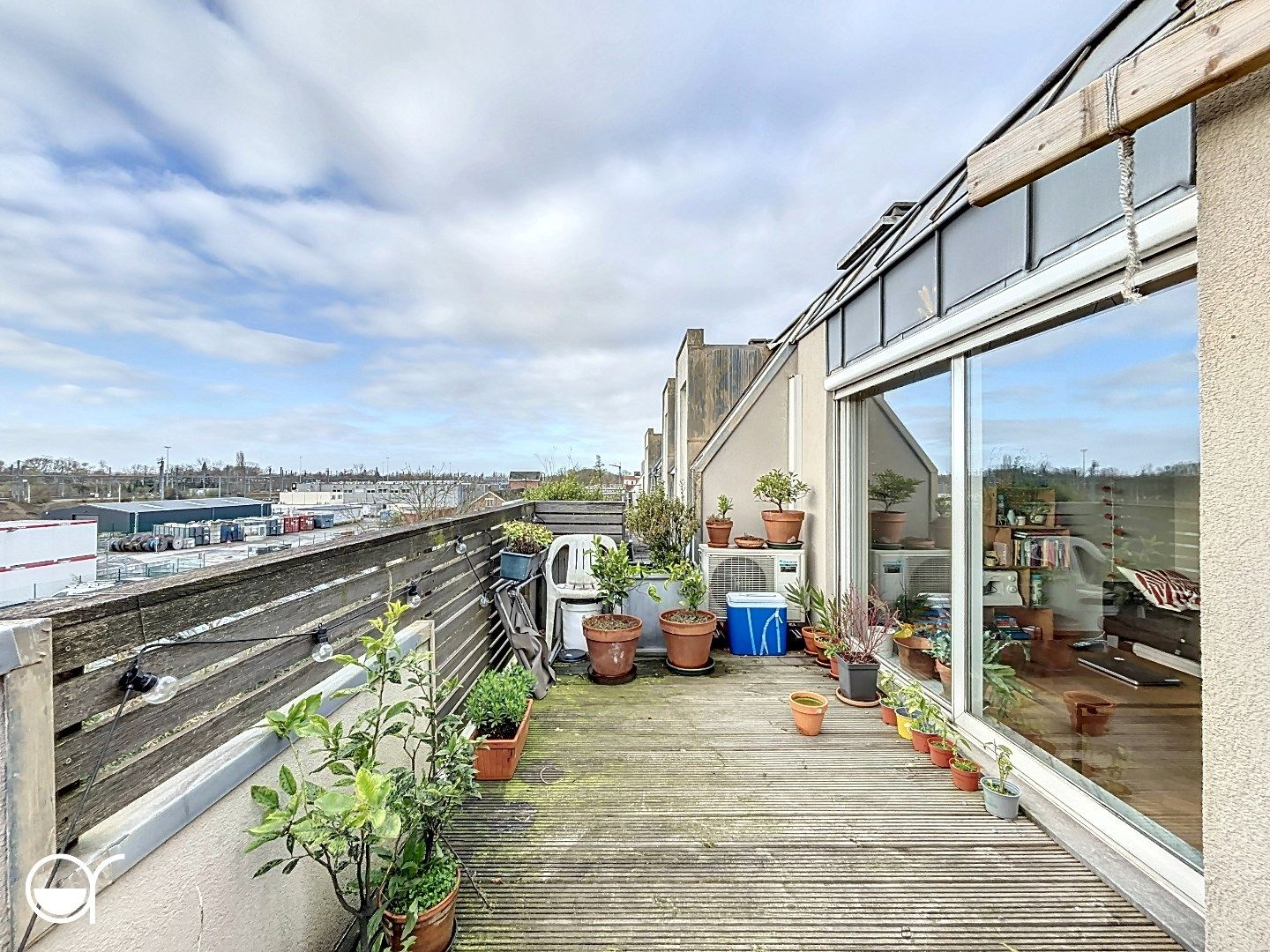 Leuk penthouse appartement met groot terras aan het station foto 8