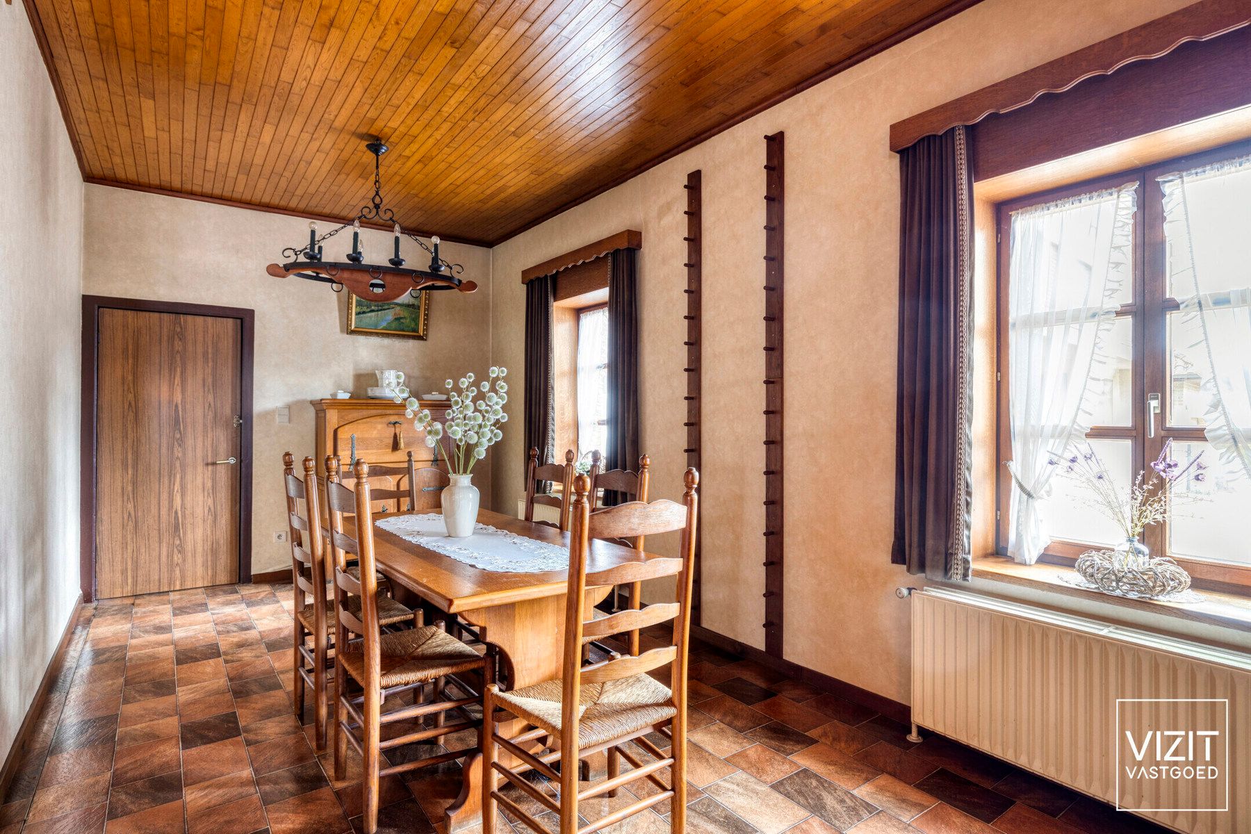 Ruim te renoveren woonhuis met bijgebouwen foto 4