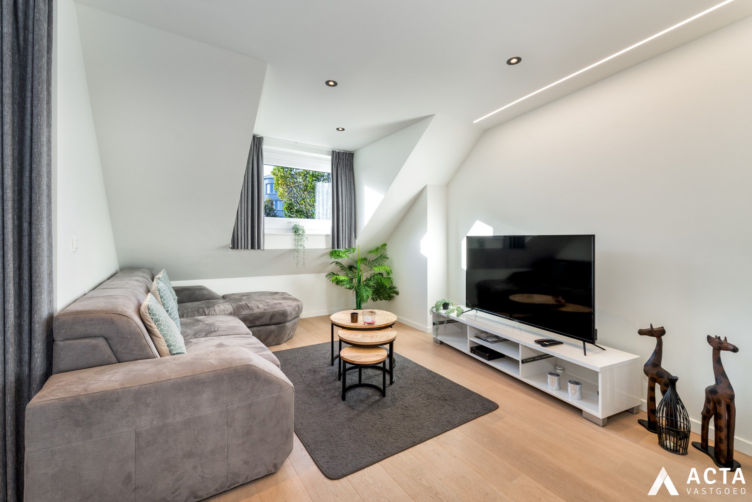 Gerenoveerd duplex-appartement met twee slaapkamers aan de Visserskaai van Oostende foto 2