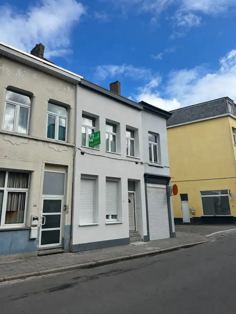 Huis op centrale locatie met veel potentieel! foto 13