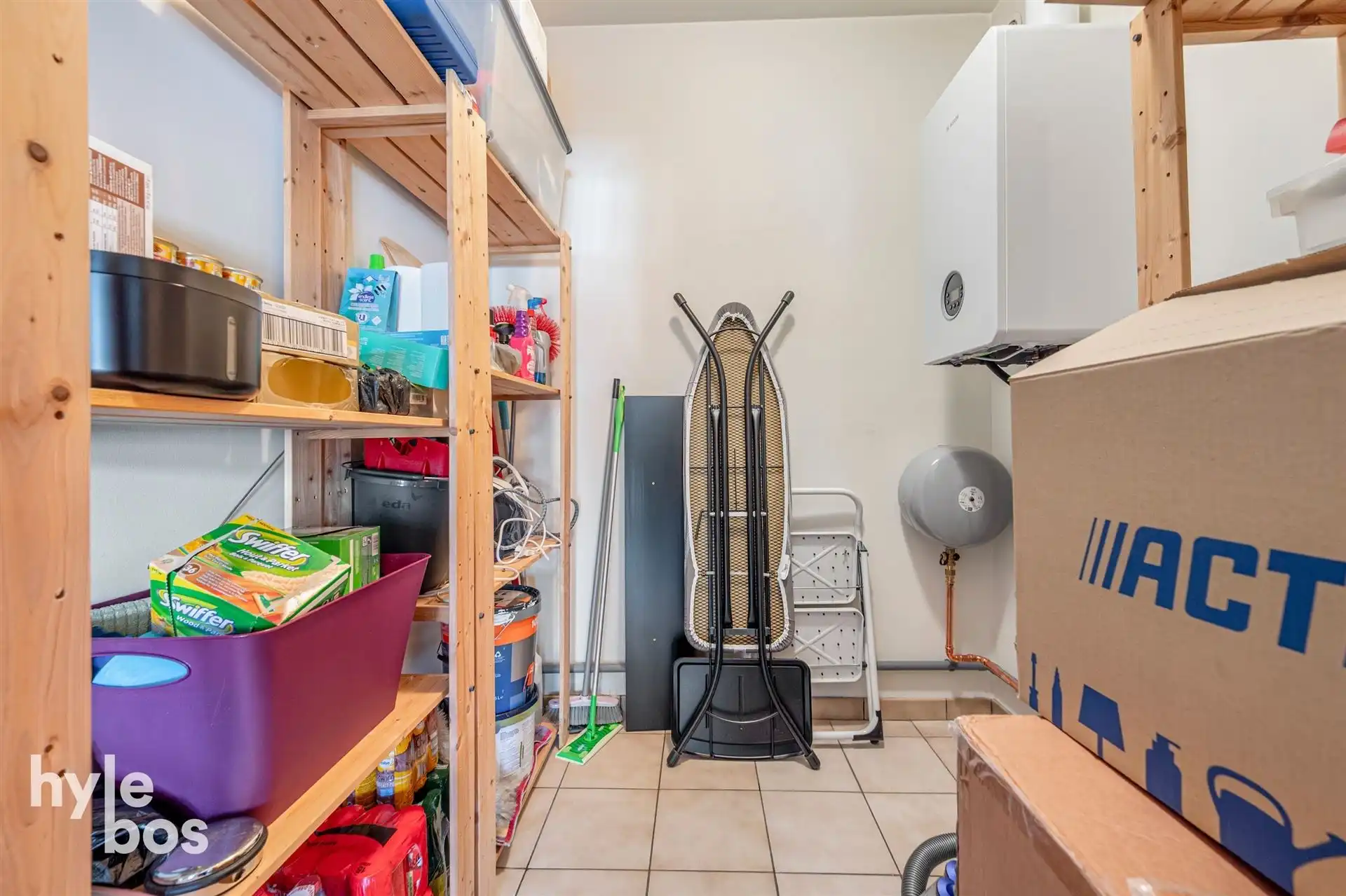 Ruim en centraal gelegen appartement met garage foto 12