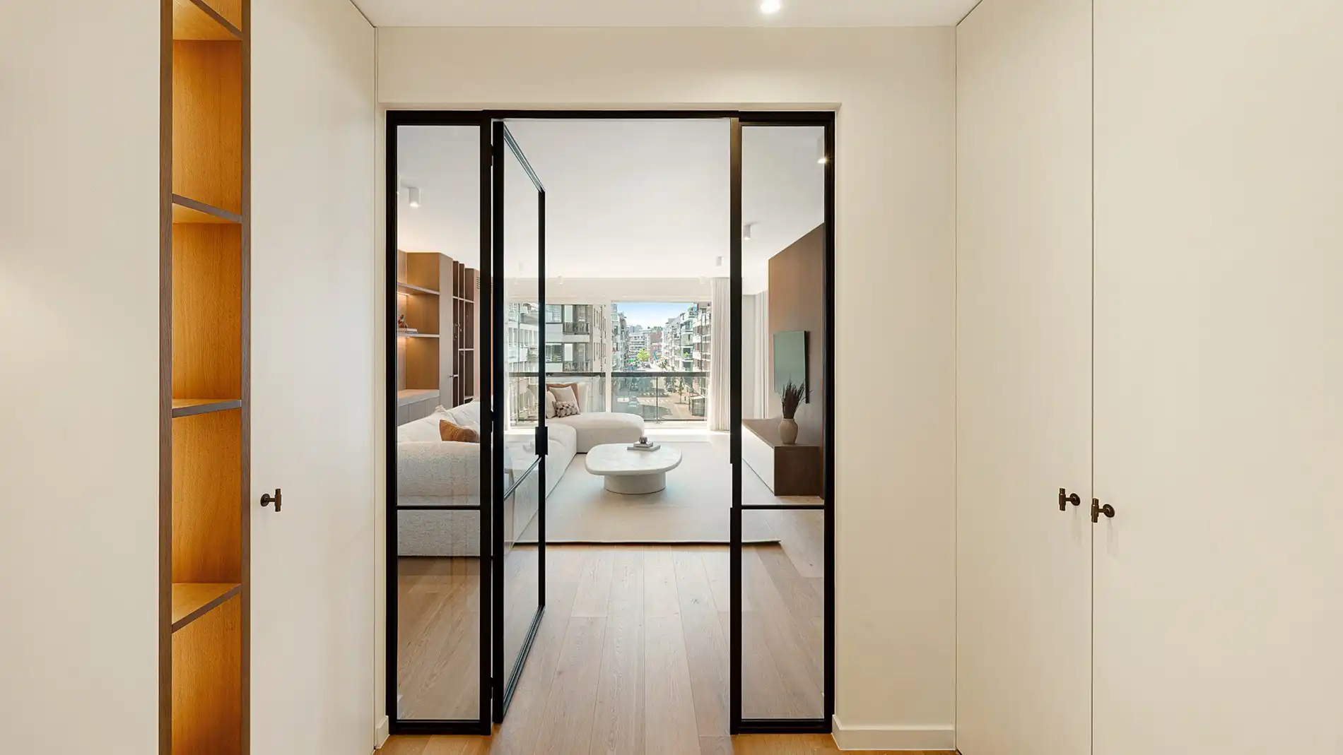 Subliem gerenoveerd, ruim hoekappartement foto 10