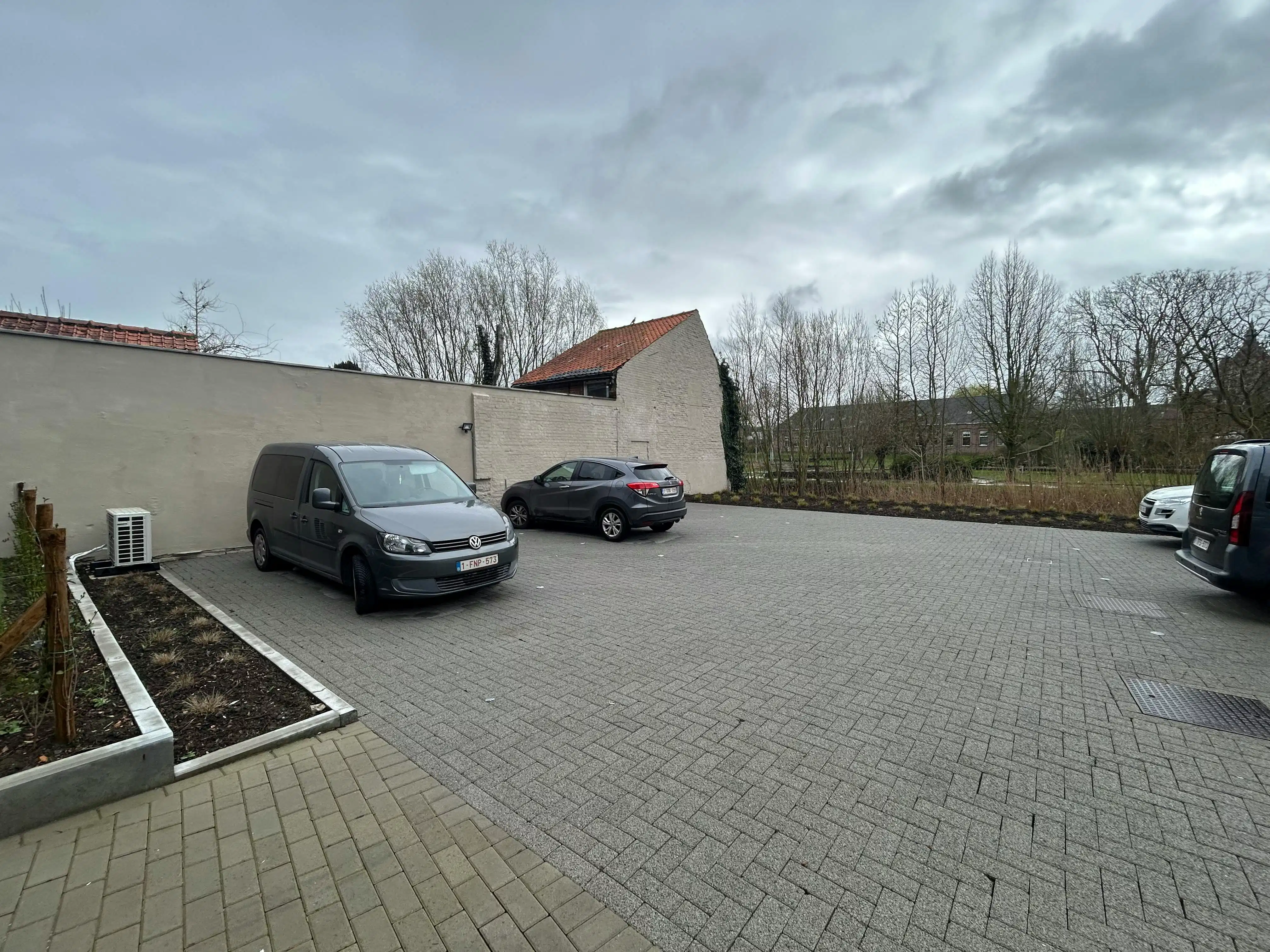 Afgesloten staanplaats te koop in de Veurnestraat in Poperinge  foto 4