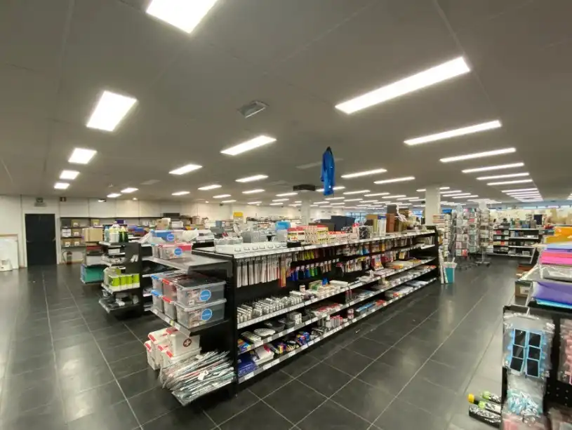 Handelspand te huur tegenover Delhaize Izegem – ca. 650 m² foto 3