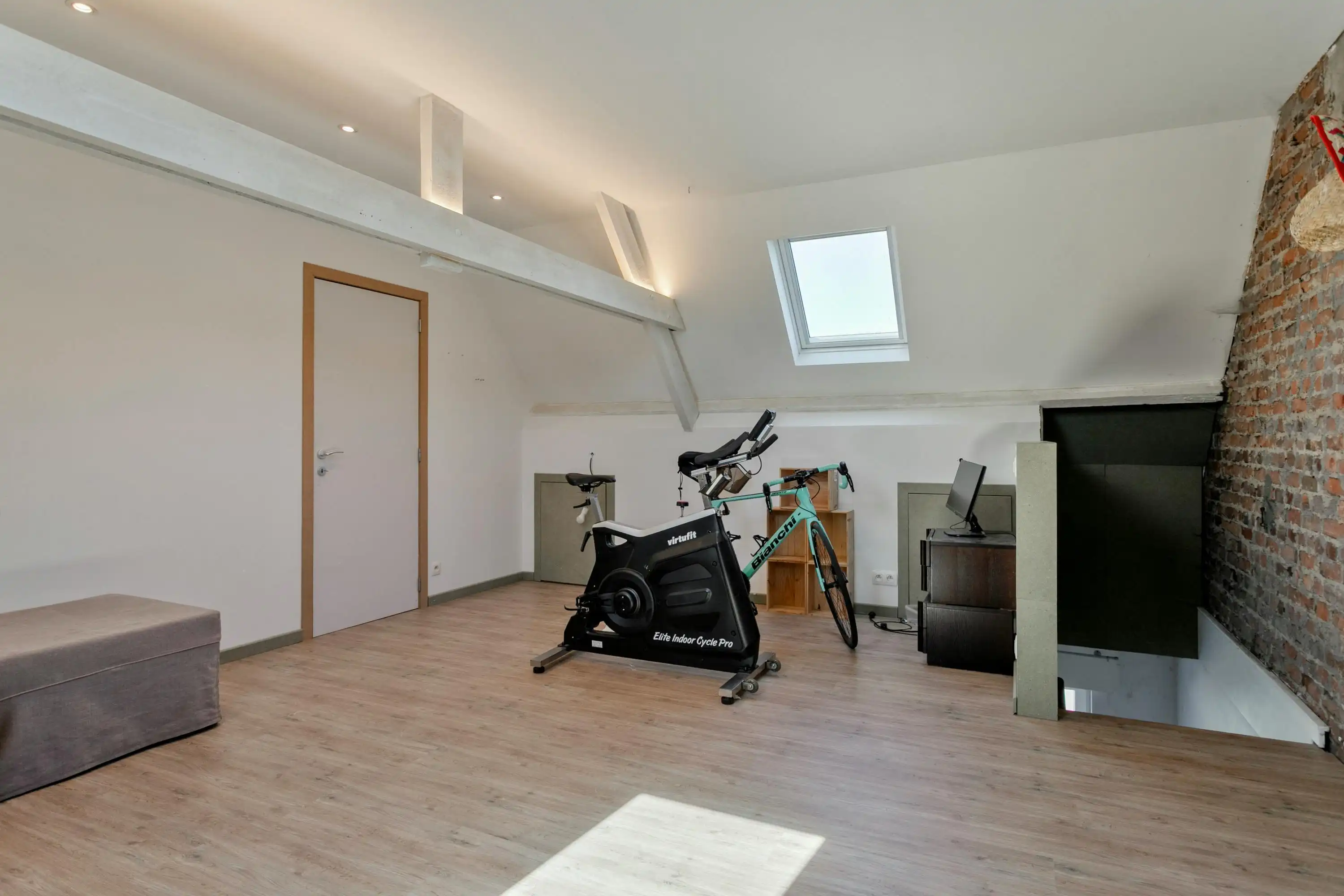 Volledig gerenoveerd huis te Waregem met aangename tuin foto 16
