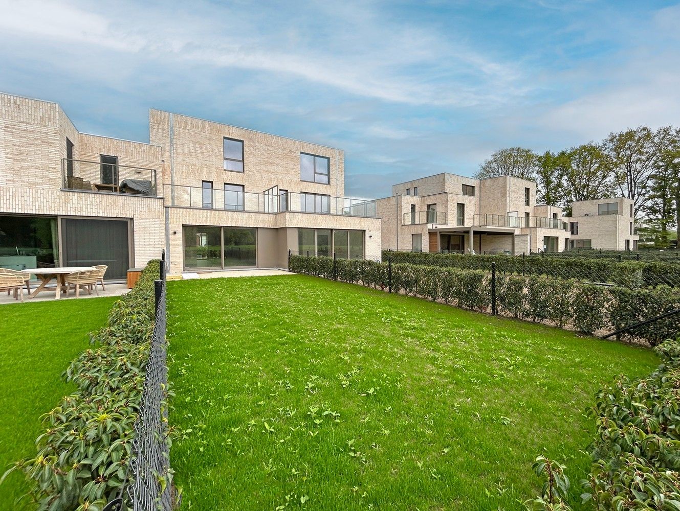 Nieuwbouwwoning met 3 slaapkamers te huur in Schilde! foto {{pictureIndex}}