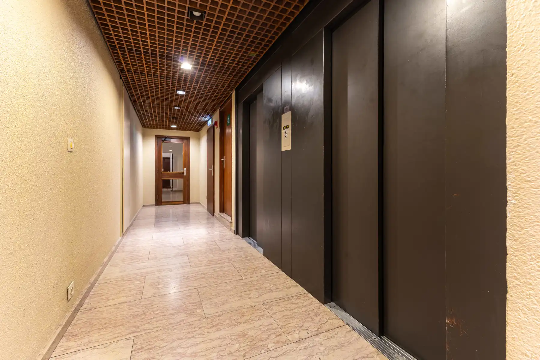 Vernieuwd appartement met 2 slaapkamers en een groot terras foto 5