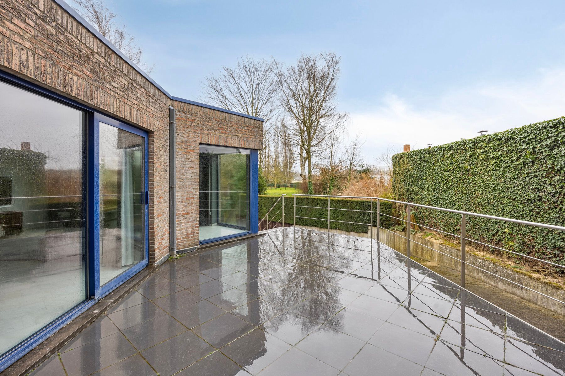 Ruime gezinswoning met 3 slaapkamers op een groot perceel foto 11