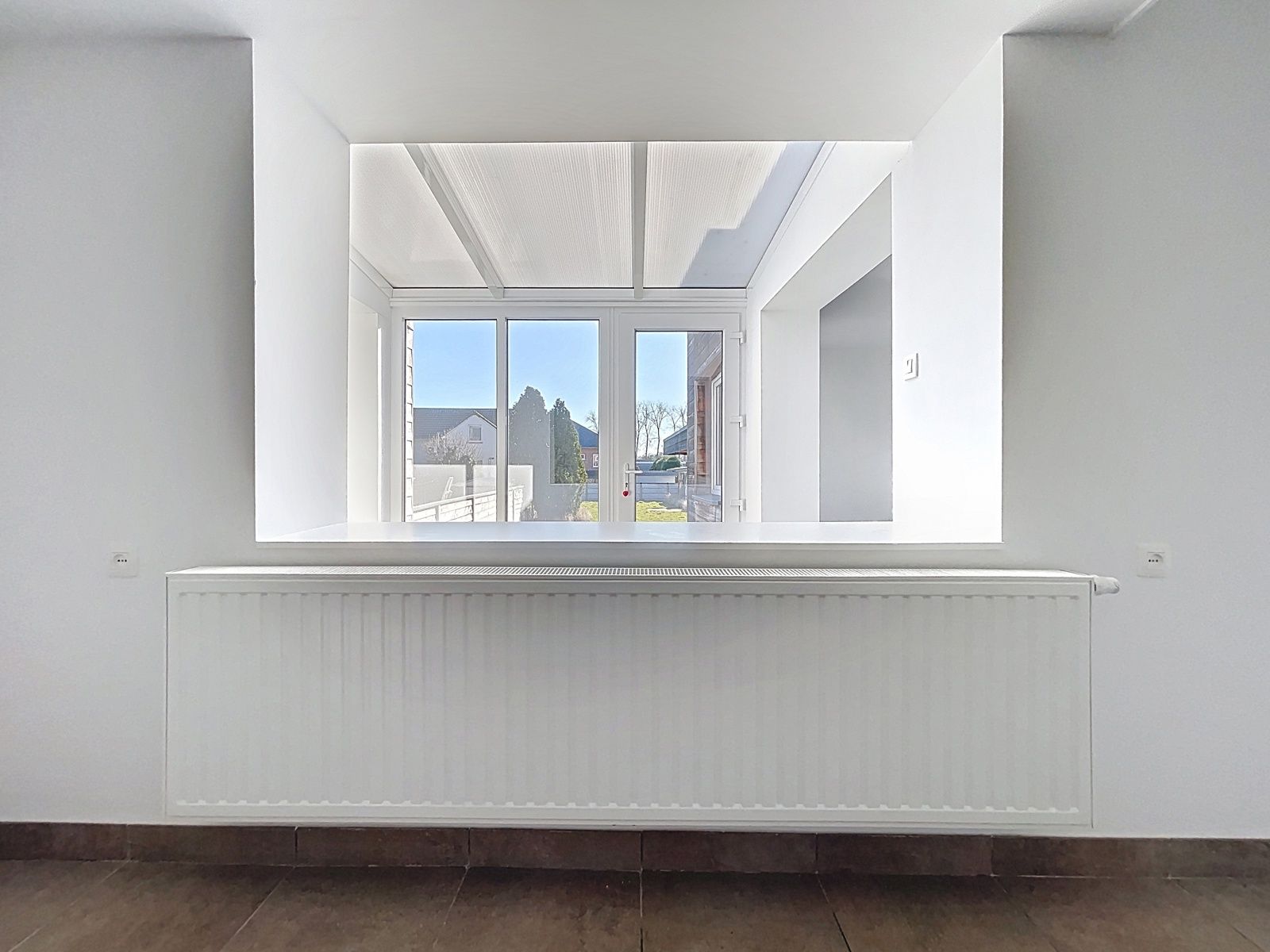 Ruim, gerenoveerd en zuinig huis met praktijk/handelsruimte foto 7