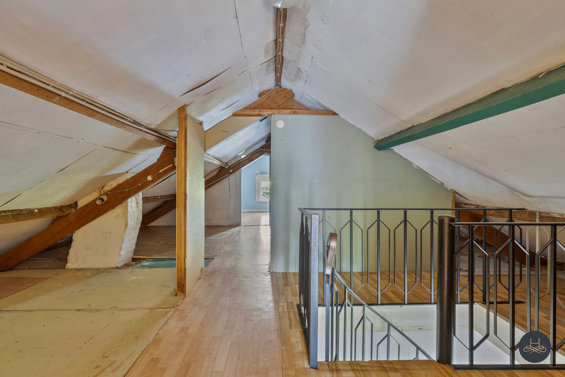 In het groen gelegen openstaande en te renoveren woning  foto 15