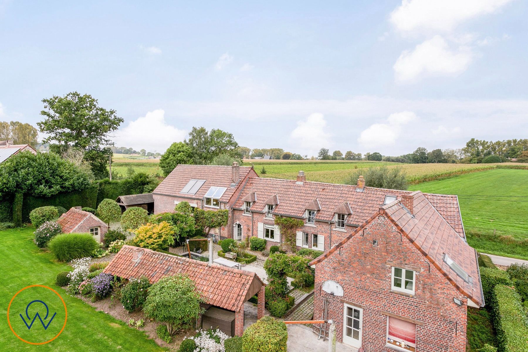 Authentieke gerenoveerde L-vormige hoeve. foto 41