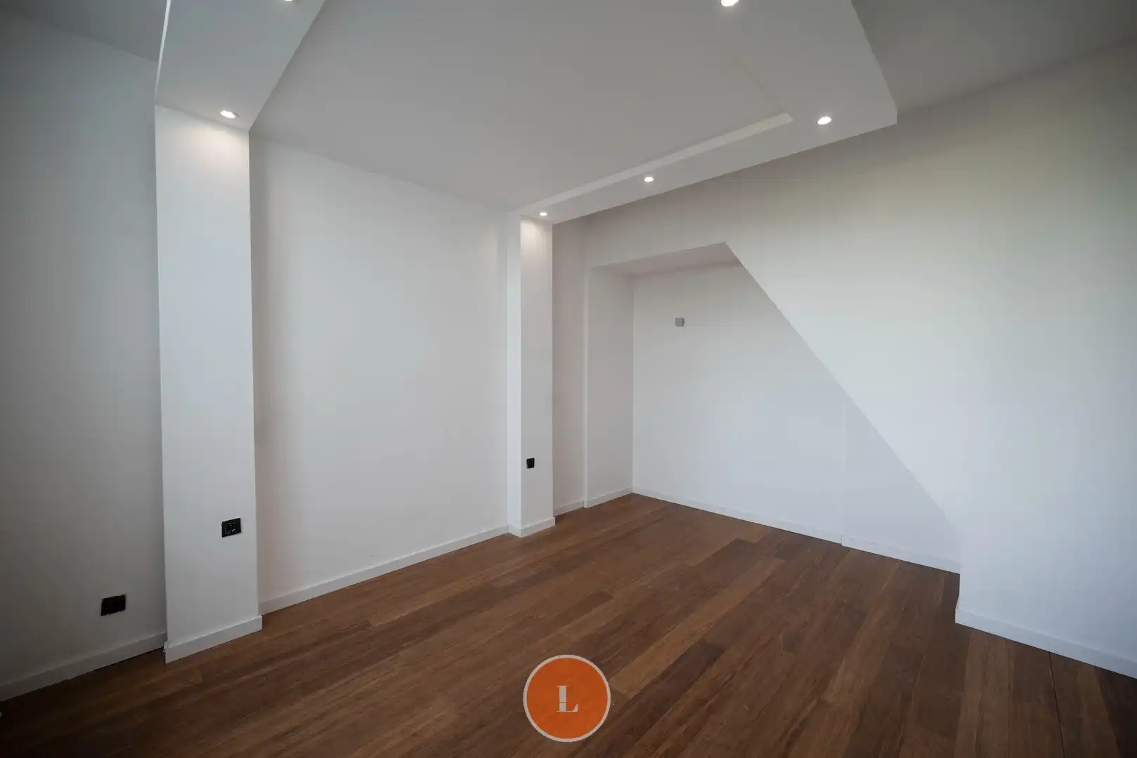 Huis met 4 slaapkamers te koop in centrum Menen foto 14