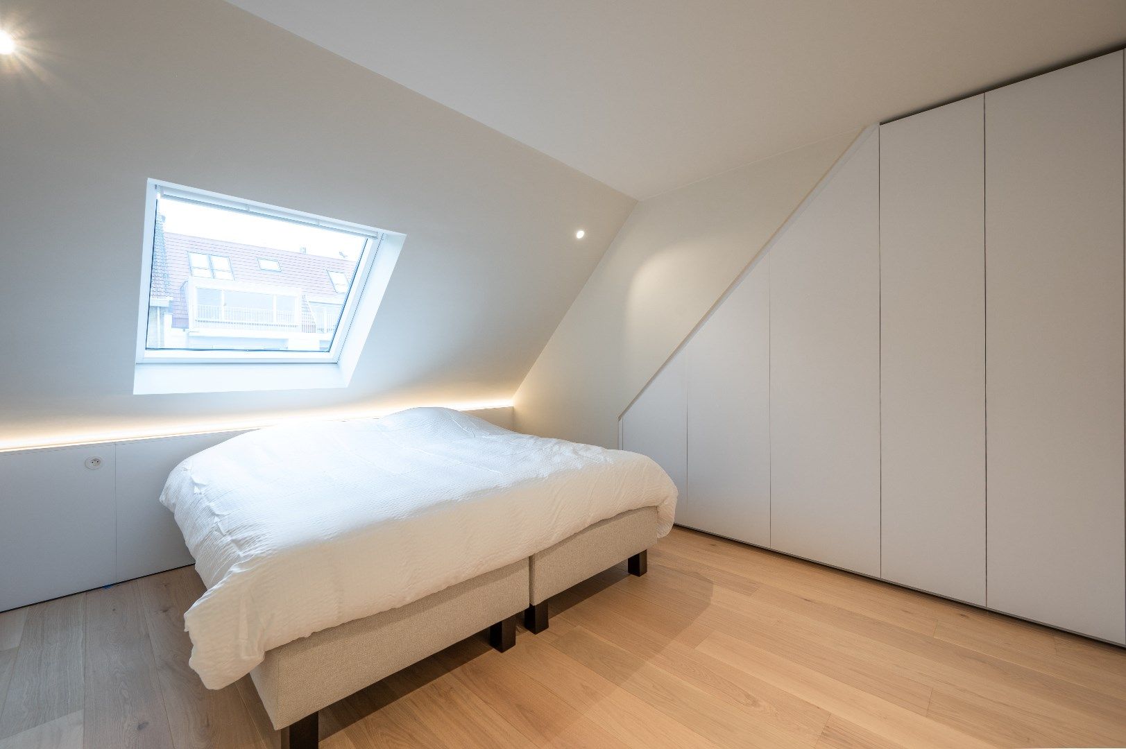 Duplex penthouse met 4 slaapkamers in een volledig gerenoveerde residentie foto 21