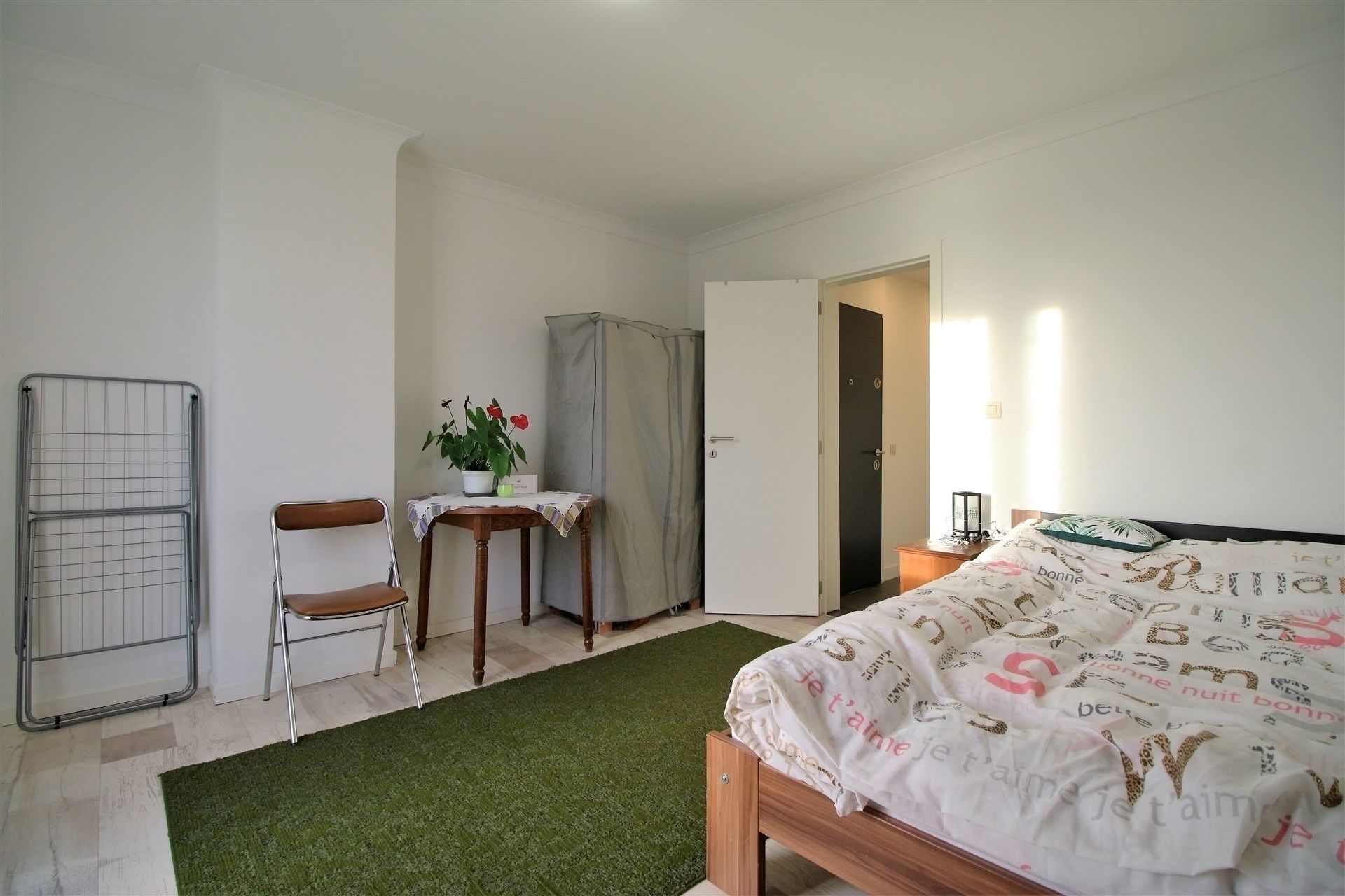 Gerenoveerd appartement  met 2 ruime slpks foto 10