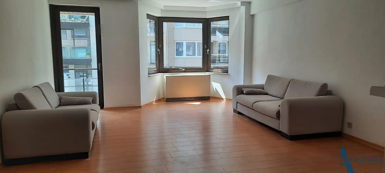 Ruim appartement met 2 slaapkamers op toplocatie, op slechts 50 meter van de Zeedijk! foto {{pictureIndex}}