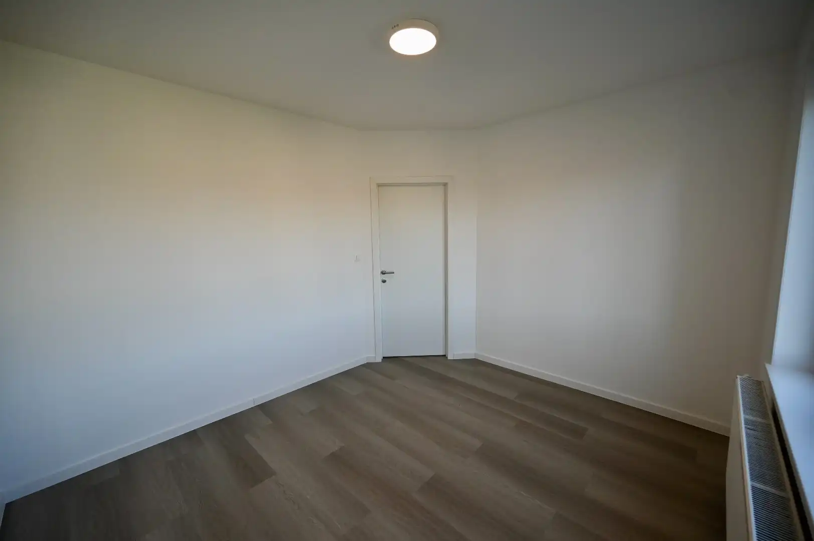KNAP GERENOVEERD KNUS 2-SLAAPKAMER APPARTEMENT foto 4