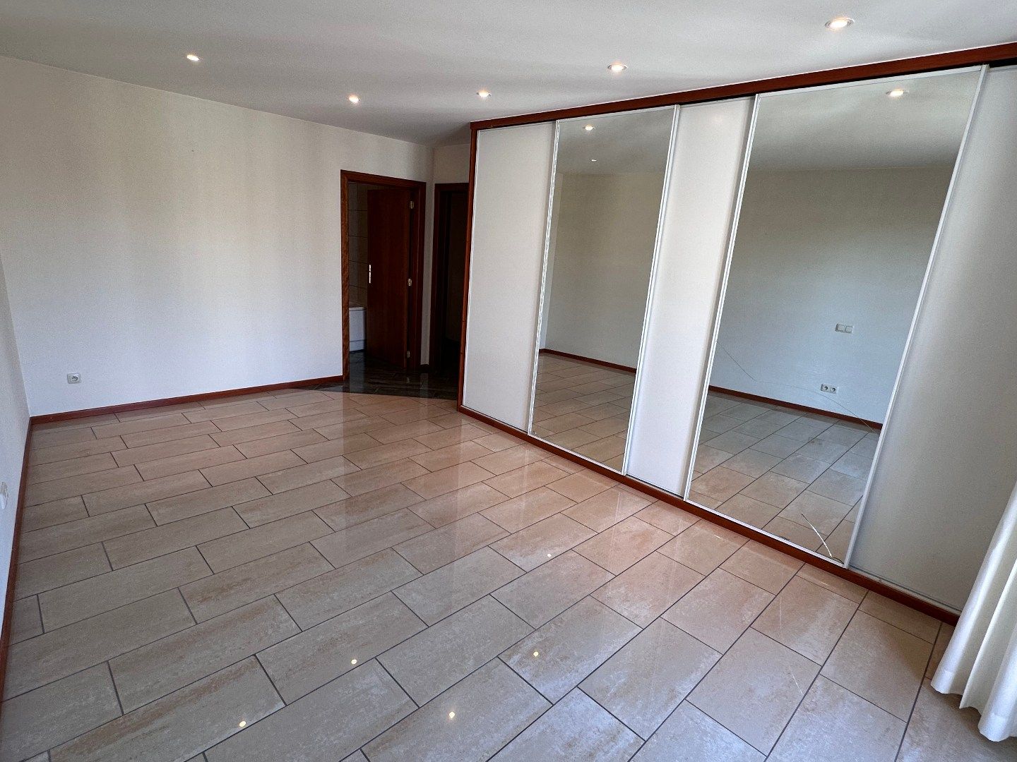 APPARTEMENT VAN 165m² MET 2 SLAAPKAMERS, 2 TERRASSEN en GESLOTEN GARAGE IN LANAKEN CENTRUM !  foto 19