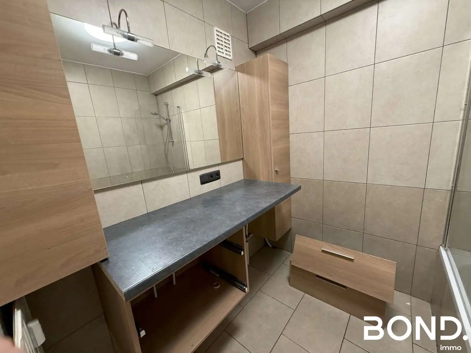 Instapklaar app met 2 kamers terras en ondergrondse parking foto 16