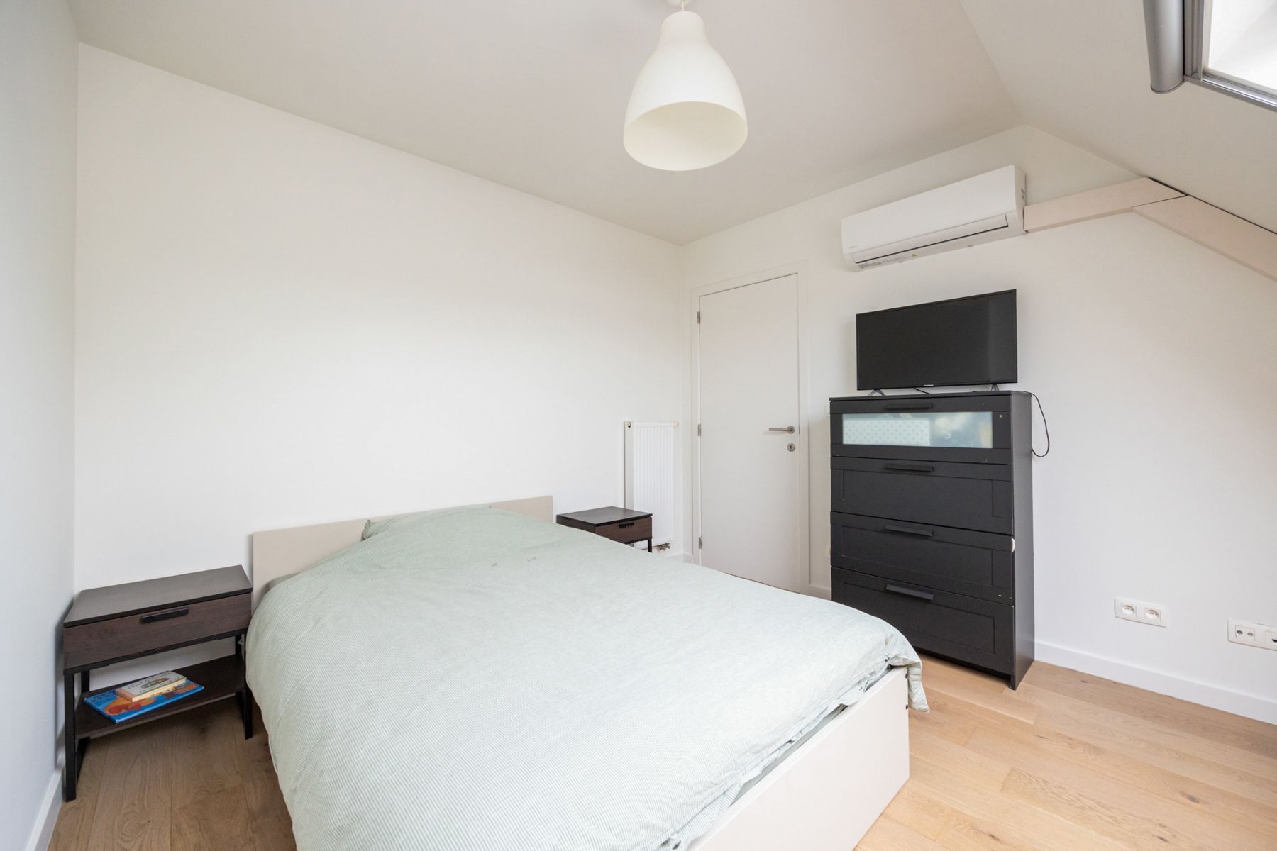 Duplex-appartement op de 1ste en 2de verdieping met 2 slaapkamers, terras, tuin en dubbele garage. foto 14