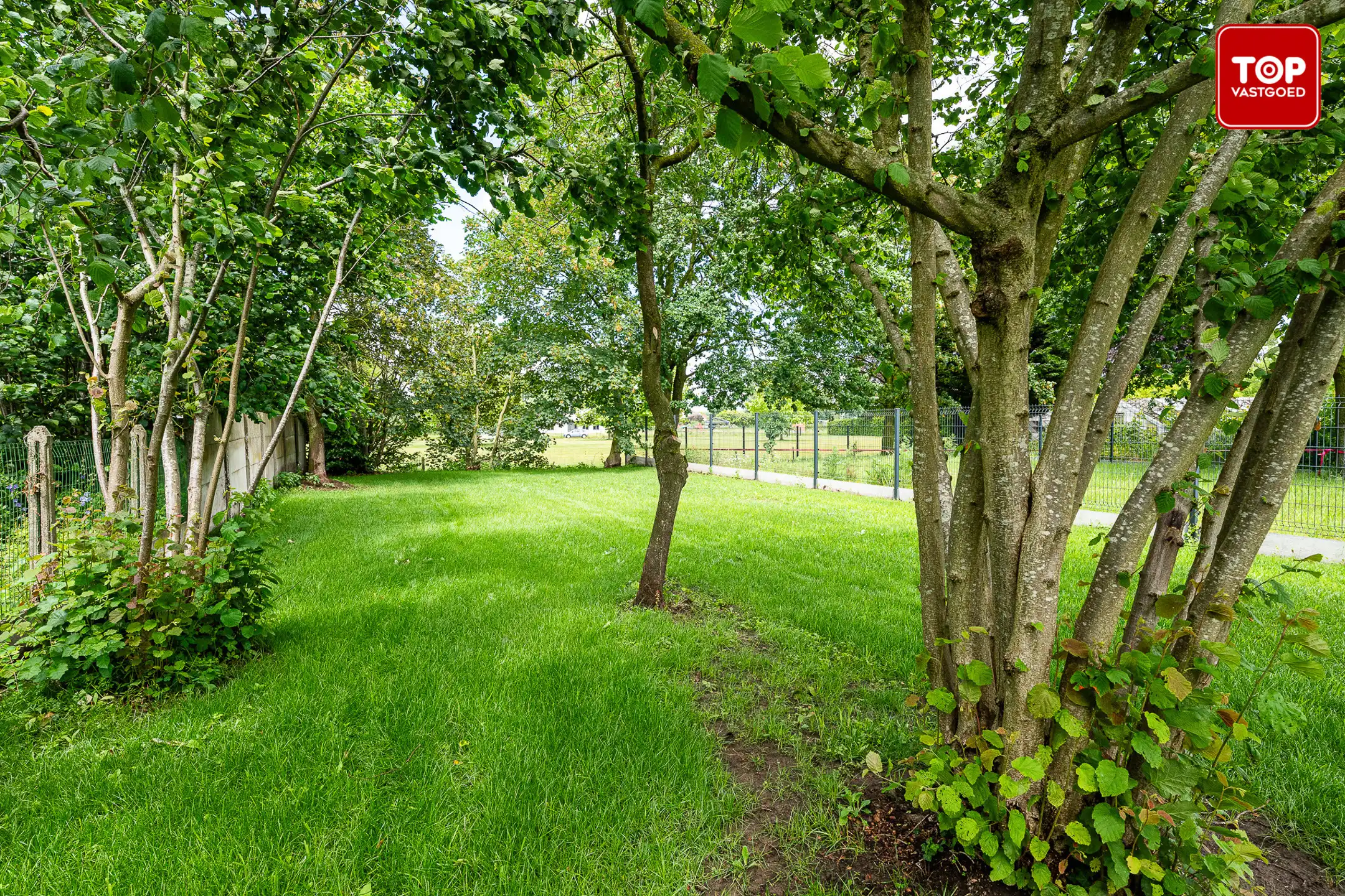 Gerenoveerde gezinswoning met garage en ruime tuin  foto 27