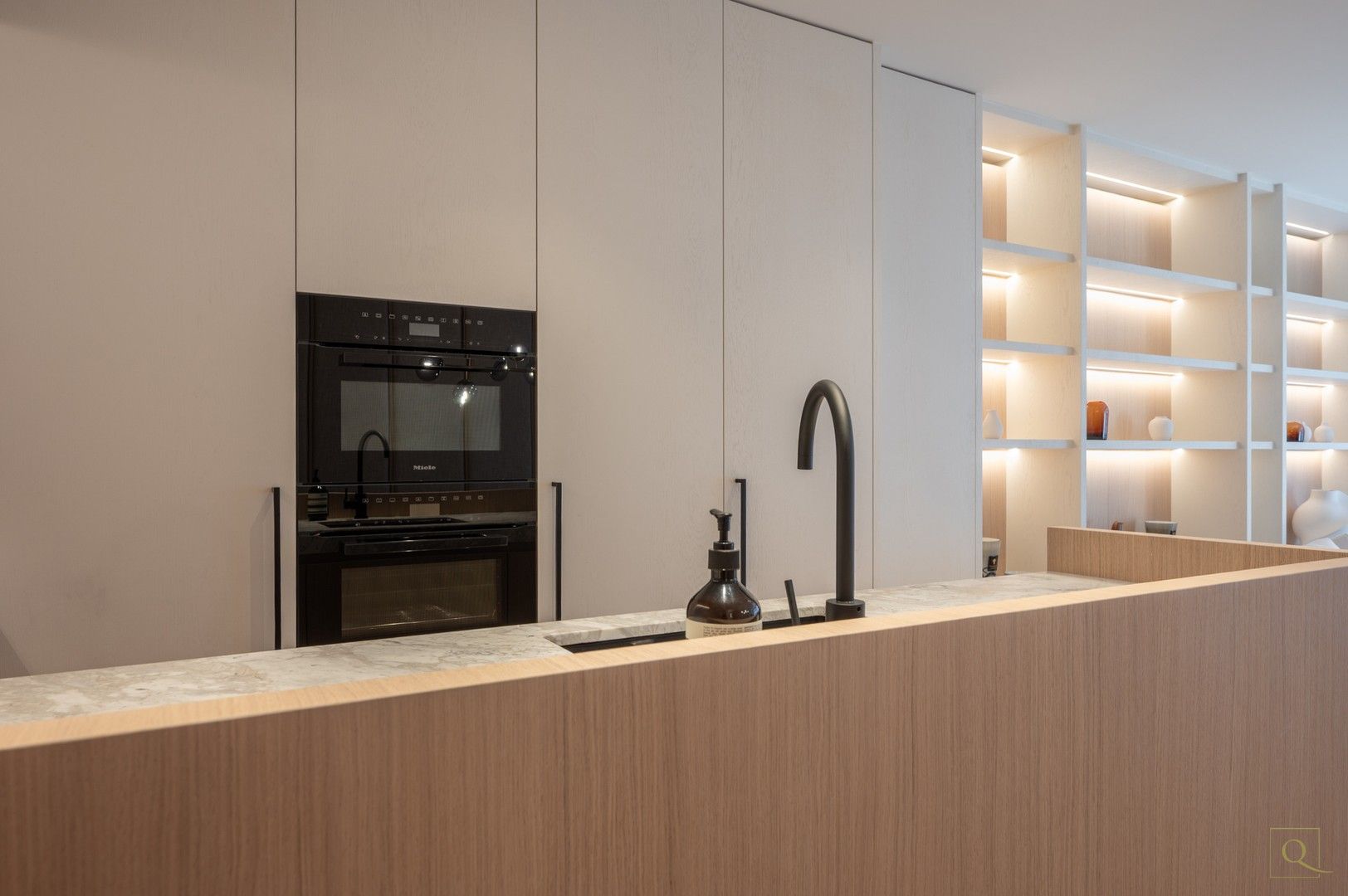 Luxueus gerenoveerde appartement vlakbij de winkels, het strand en de zee. foto 8