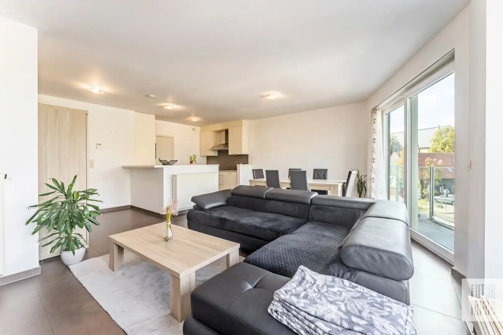 Lichtrijk 2-slpk appartement aan Kerkplein foto 3