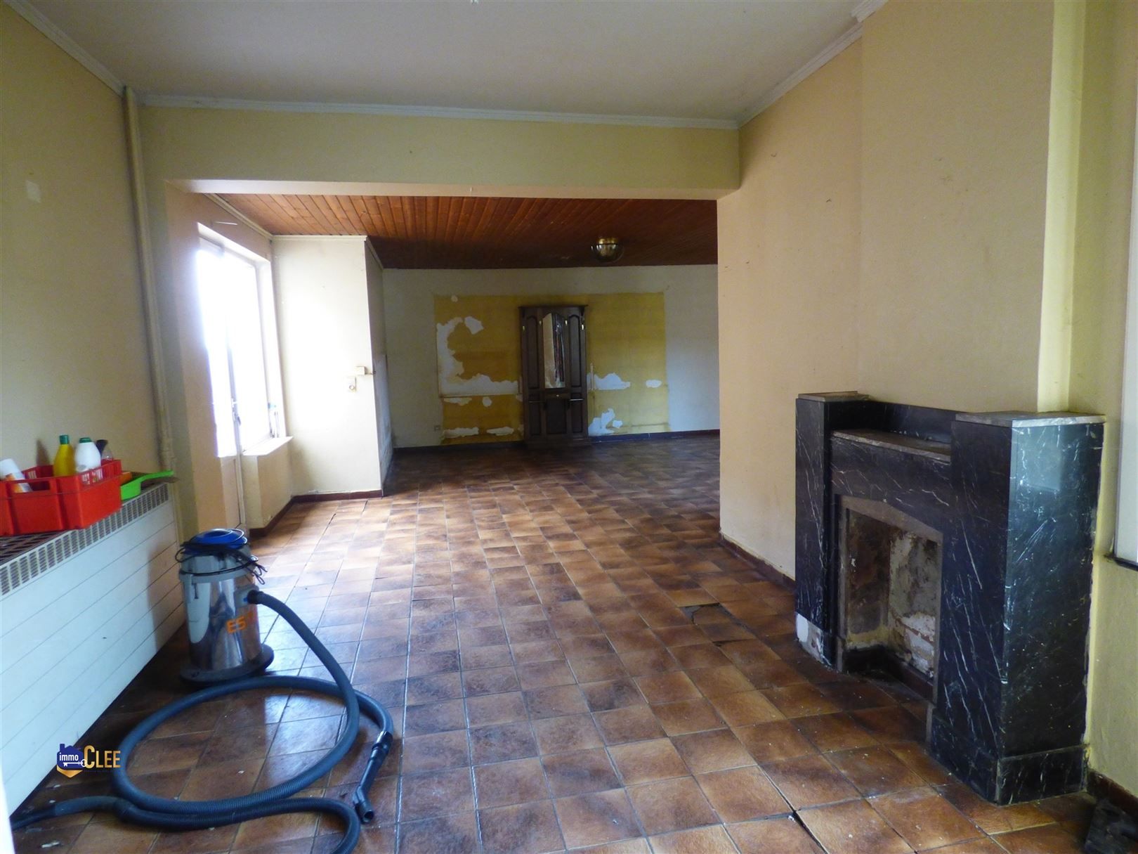 Te renoveren woning met 3 slaapkamers en garage foto 4