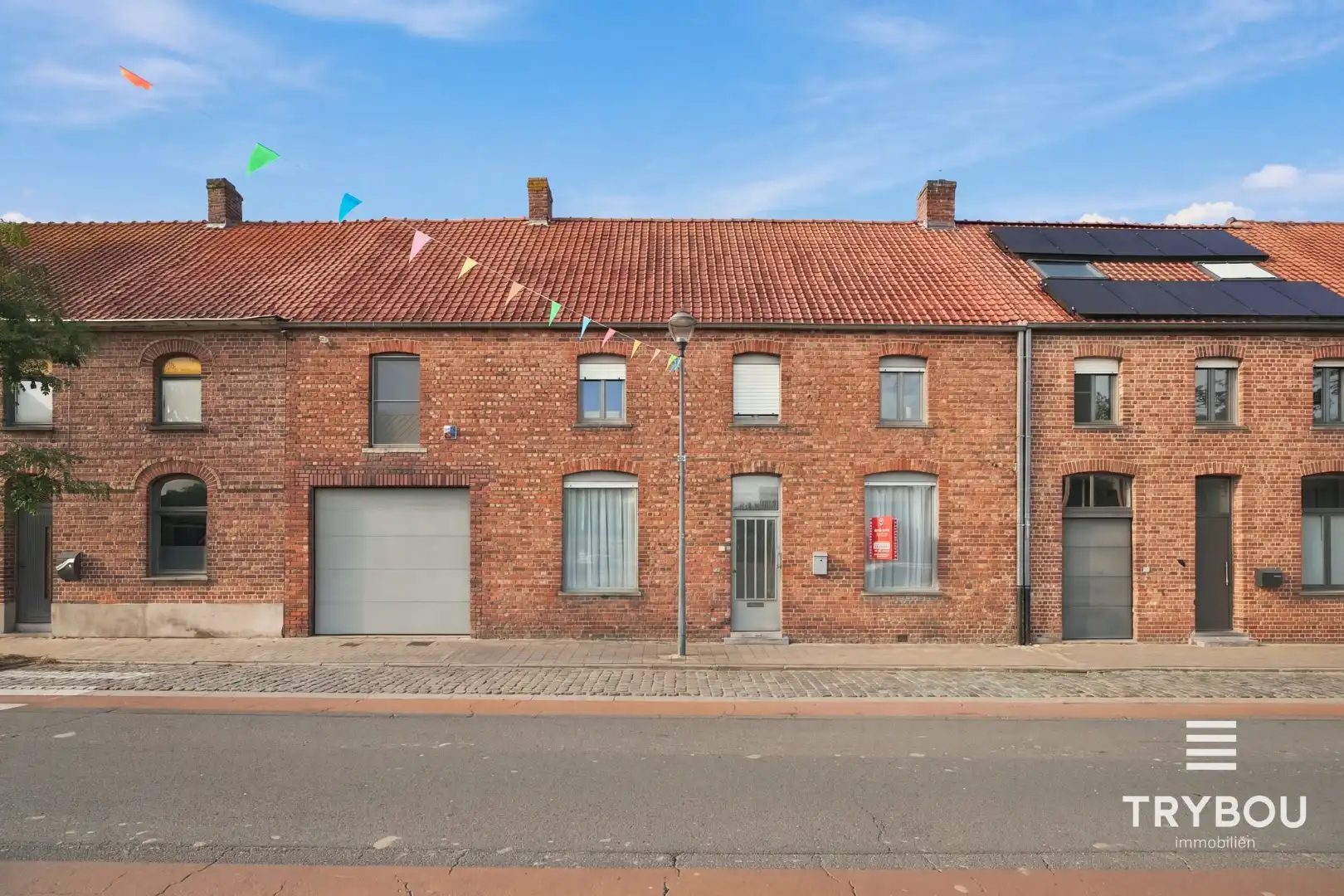  Ruime gezinswoning met 4 slaapkamers, garage en aangename tuin in Merkem! foto 2