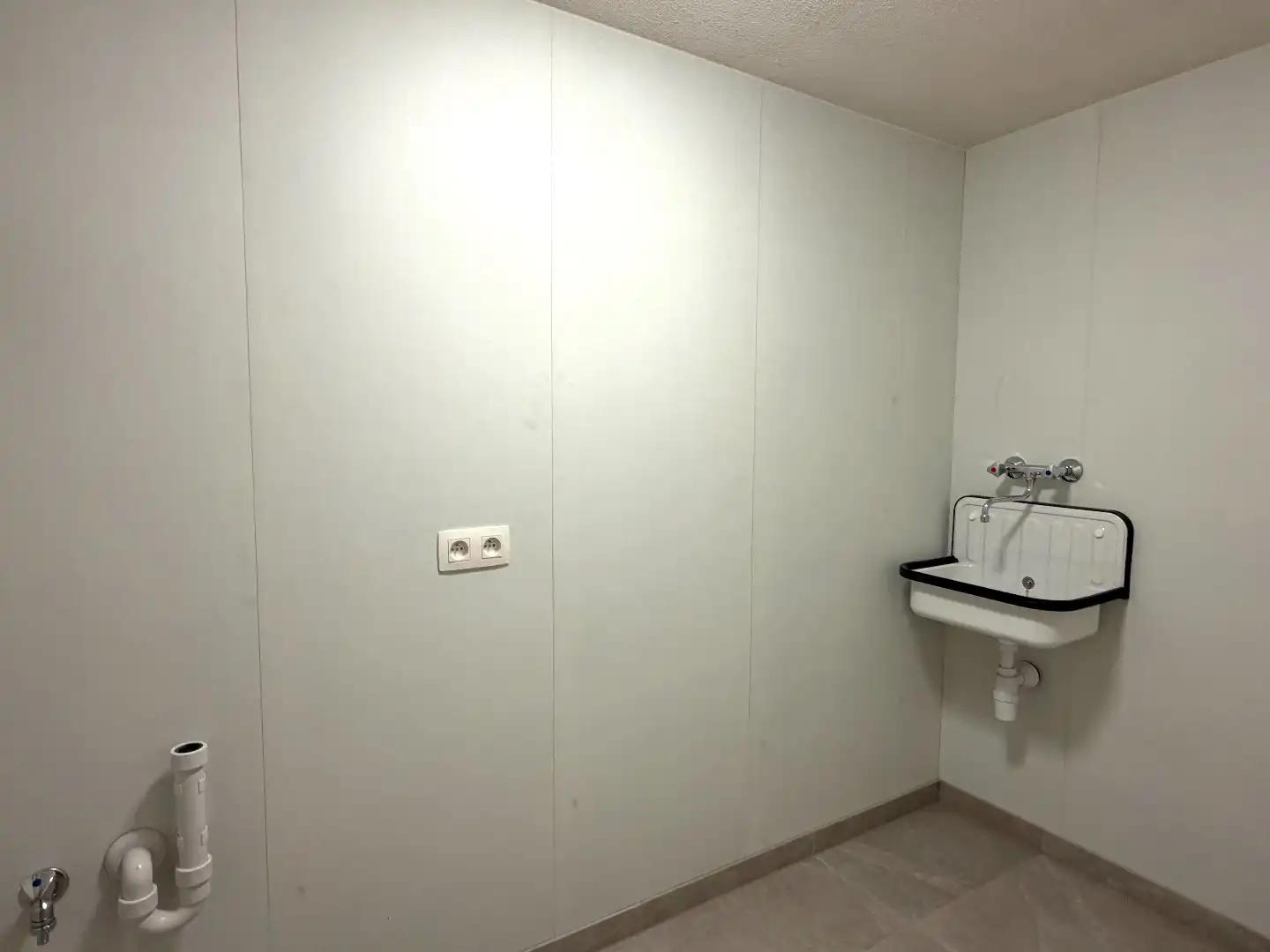 Gerenoveerde gezinswoning met 3 slaapkamers, tuin en garage. foto 18