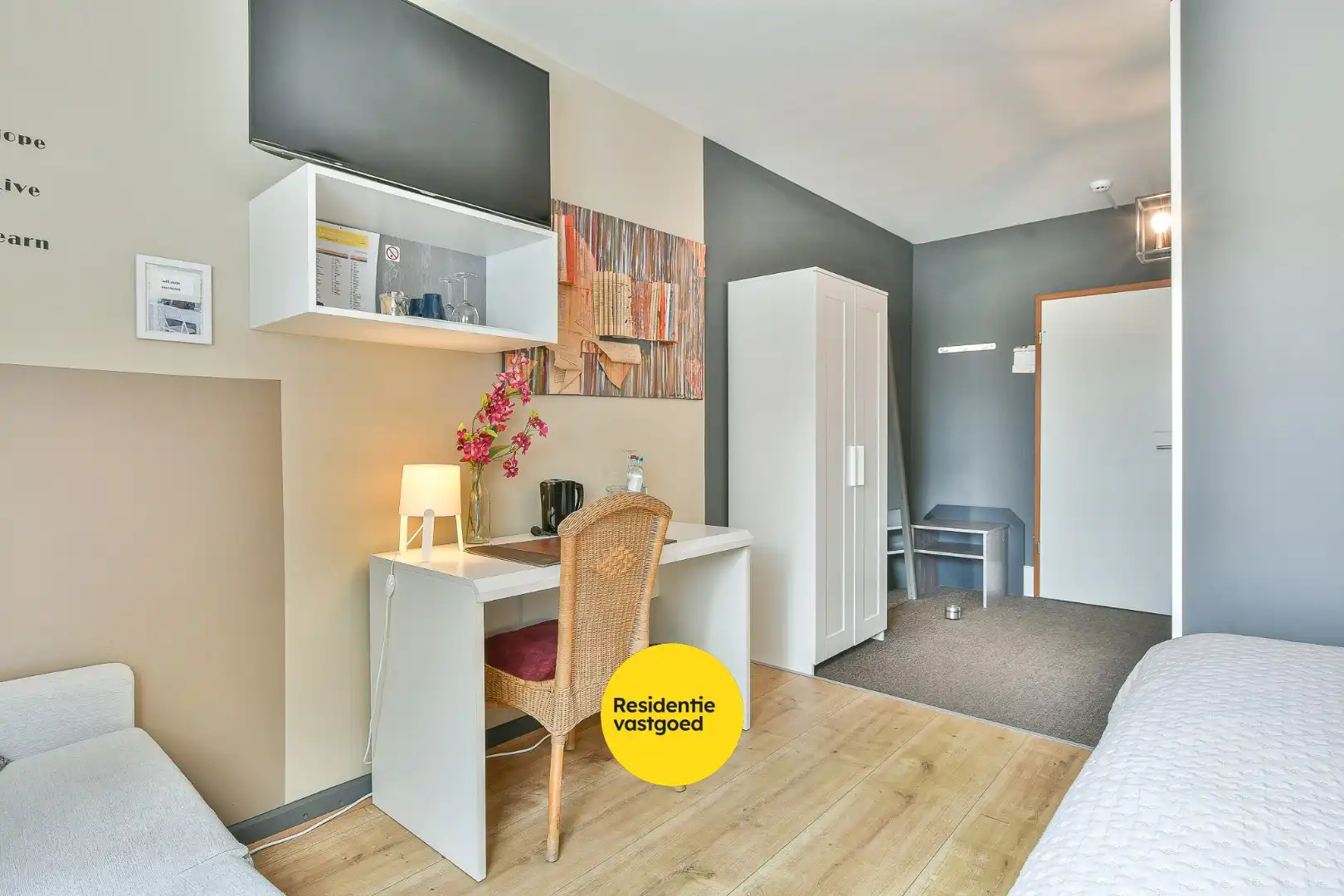 Unieke investeringskans: karaktervol hotel met 18 kamers & woonmogelijkheden te koop!  foto 16