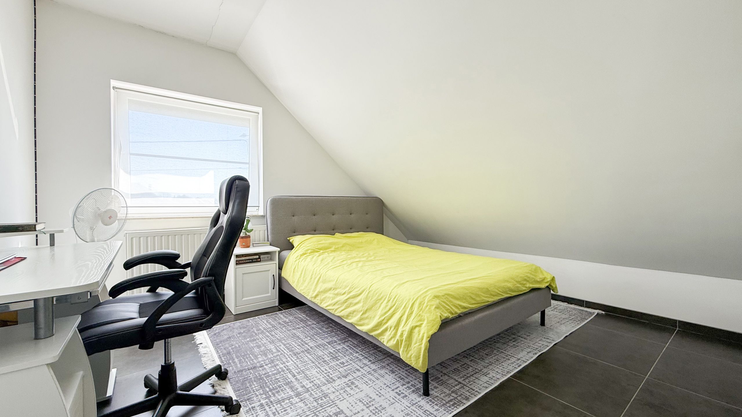 Instapklare woning met 4 spks en volledig aangelegde tuin! foto 26