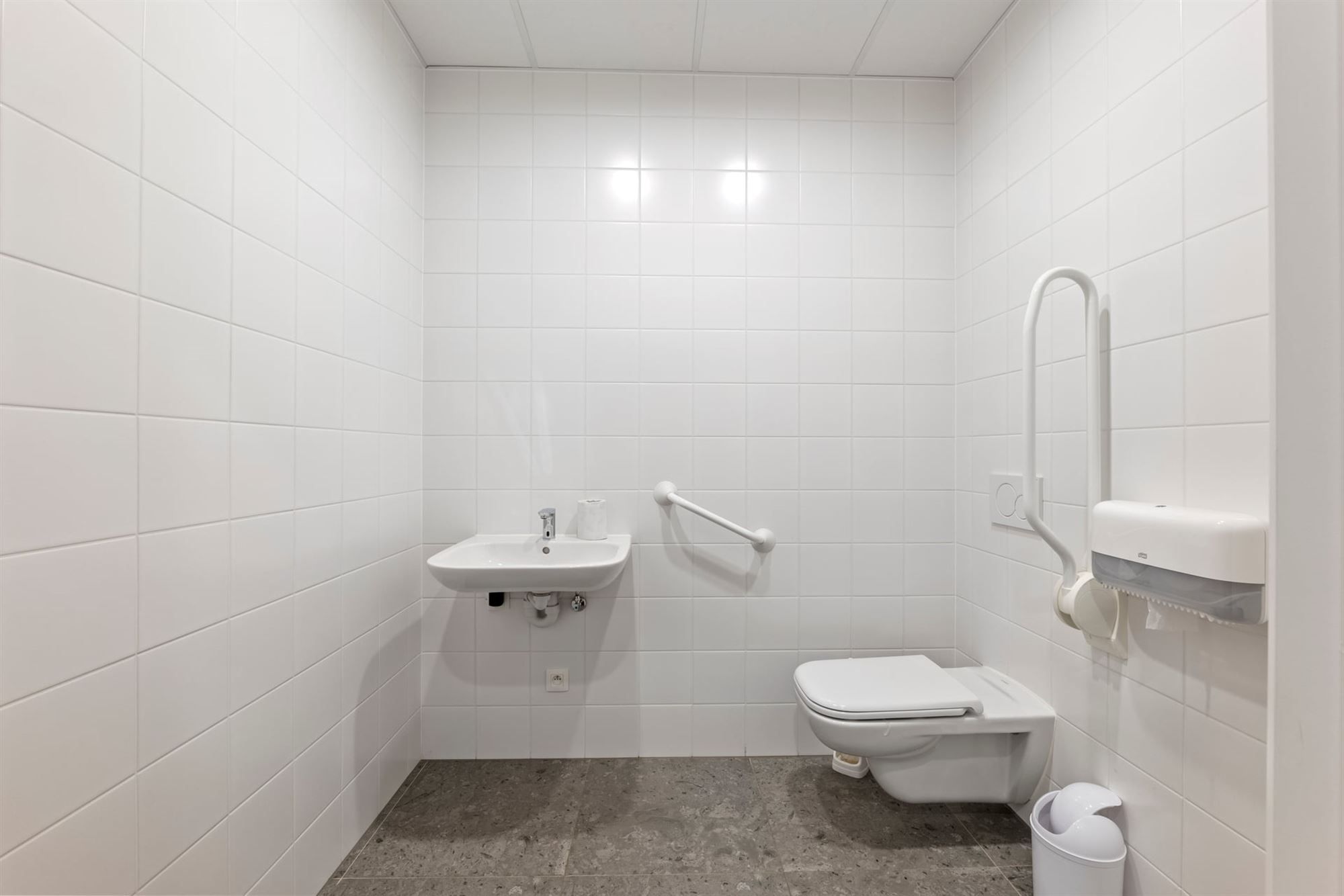 RUIME INSTAPKLARE HANDELSRUIMTE IN HET HARTJE VAN HASSELT  foto 31