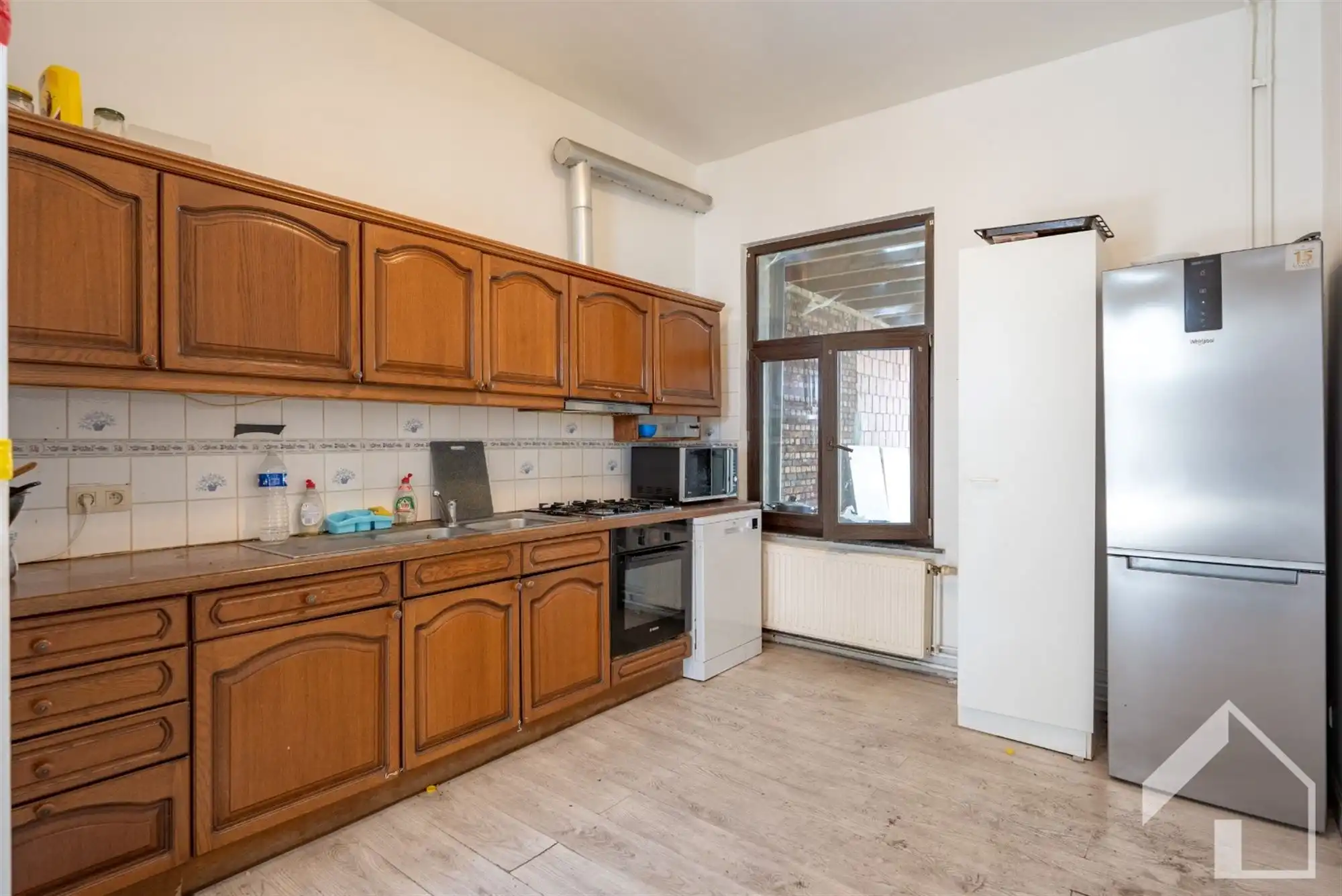 Ruime woning (190 m²) met tuin en veel potentieel foto 2