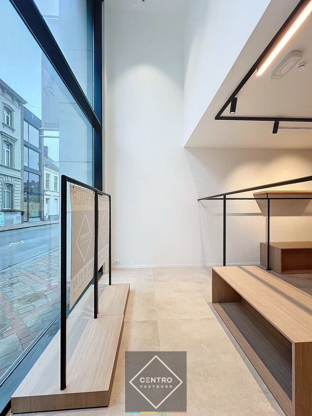 STIJLVOL ingericht handelspand 125m² (+ terras) TE HUUR  aan de Ooststraat te ROESELARE ! foto 4