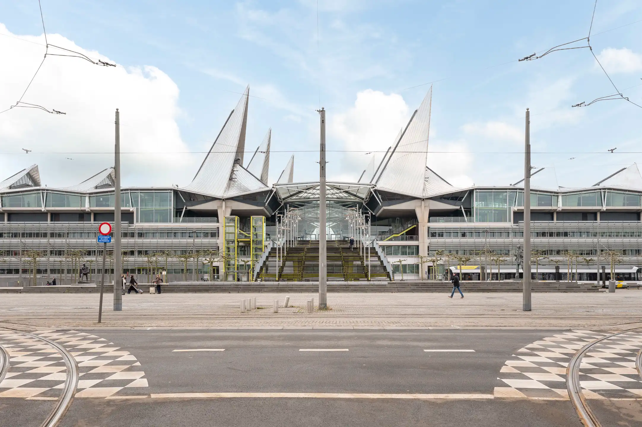 Ruime te renoveren woning met 4 verdiepen & garage foto 7