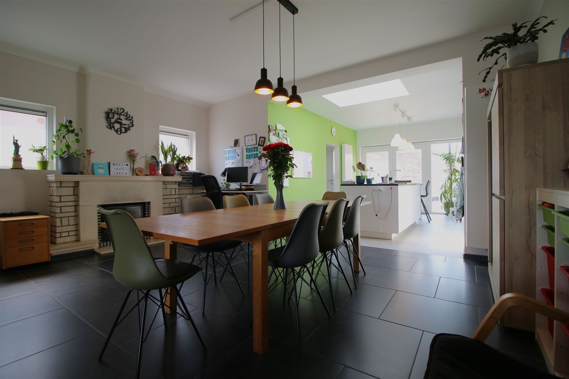 Gerenoveerde woning met 4 slpks, aparte garage en tuin foto 6