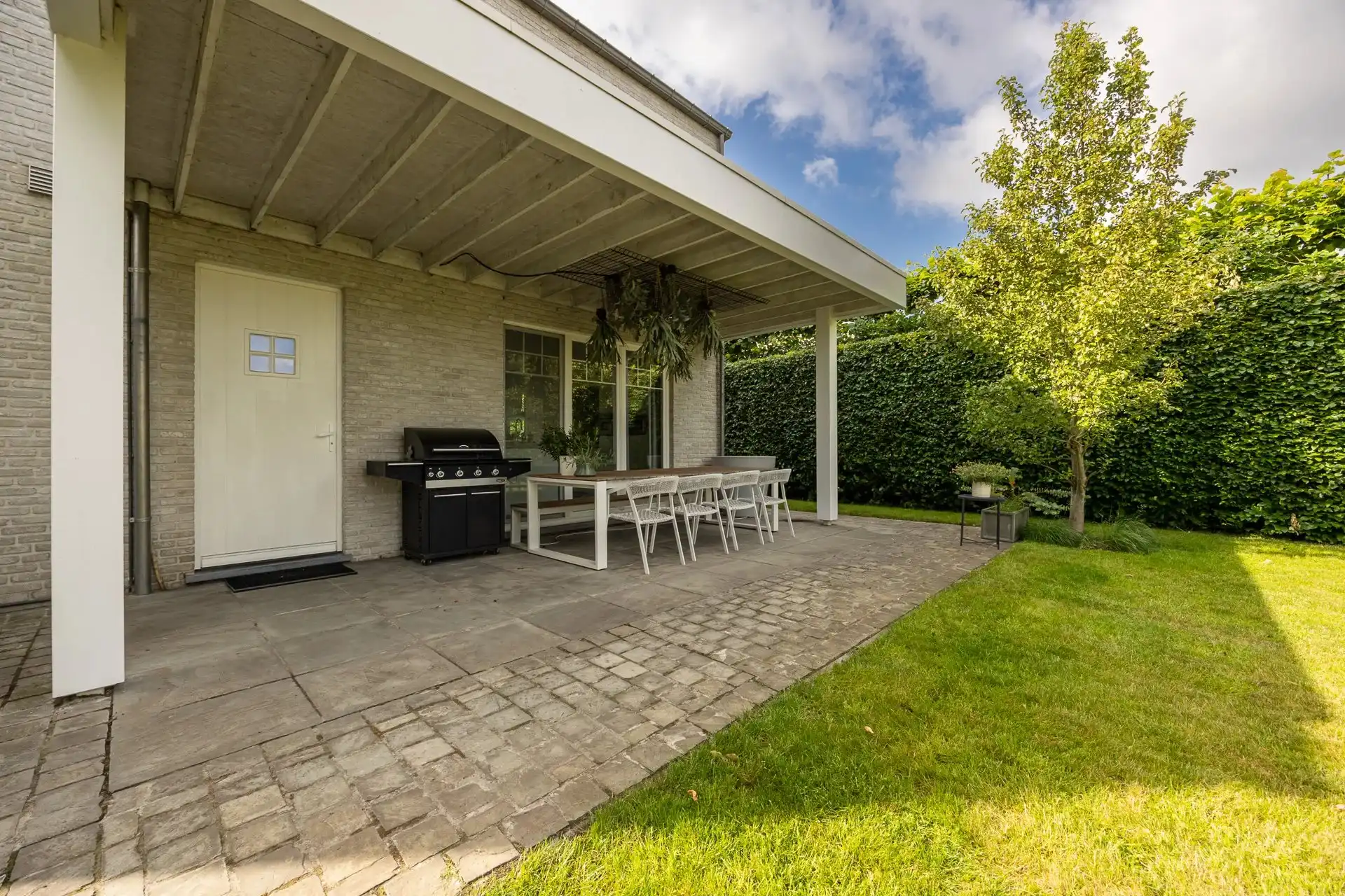Prachtige luxueus ingerichte woning met 4 slaapkamers en 2 badkamers op een mooi perceel met bijgebouw. foto 56