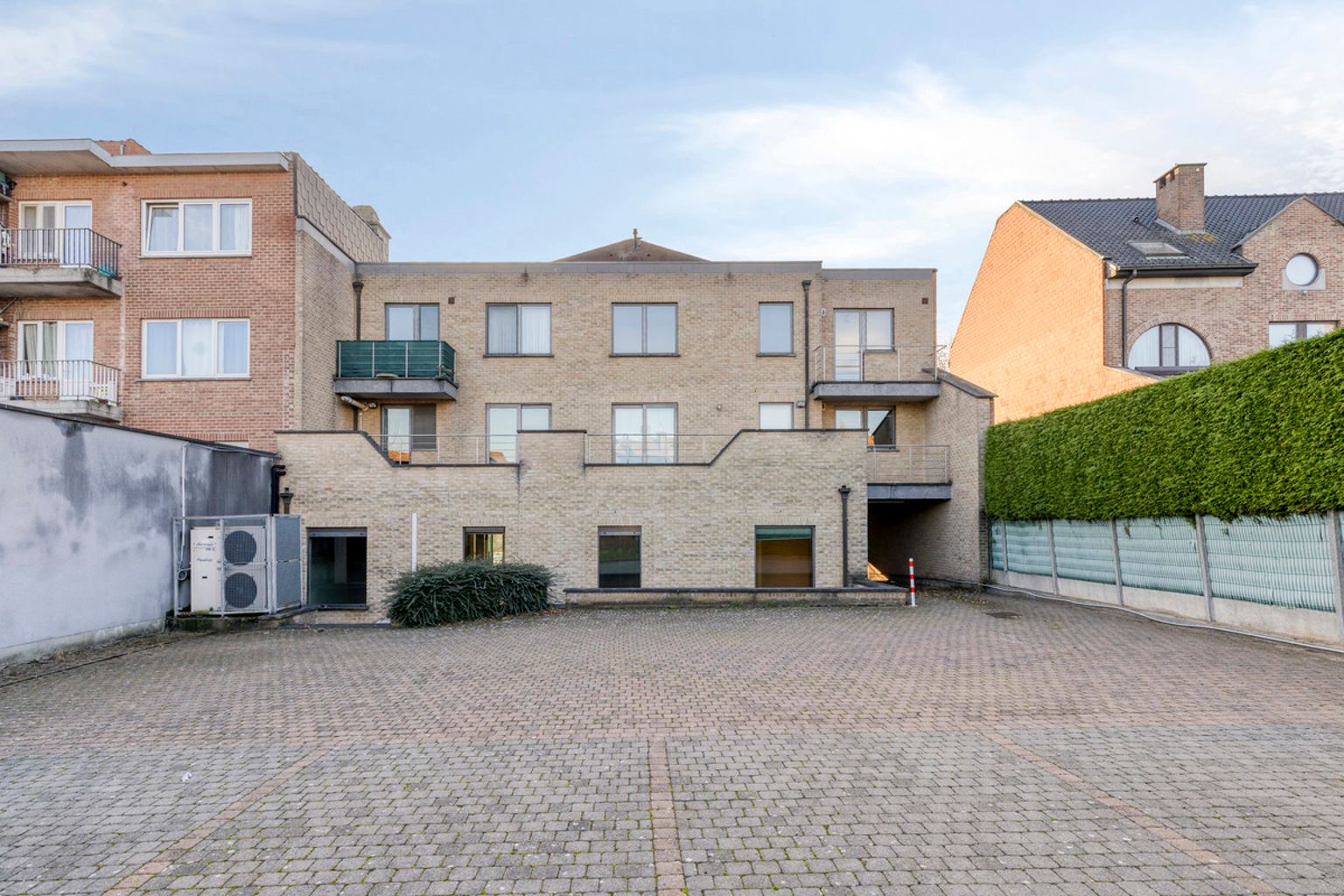 Uitstekend onderhouden gebouw voor gemengd gebruik foto 32