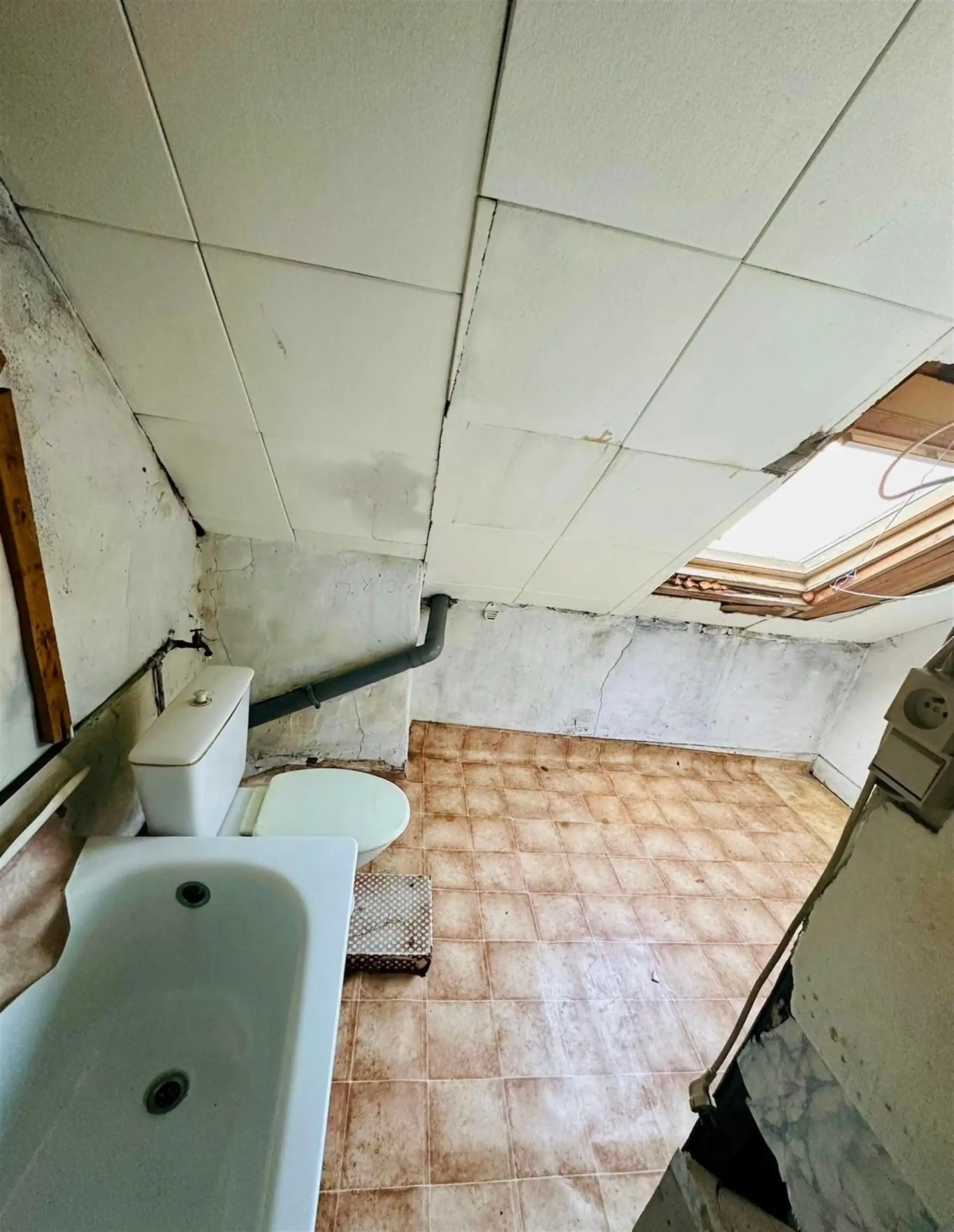 Te renoveren woning met veel potentieel in Berchem!  foto 18