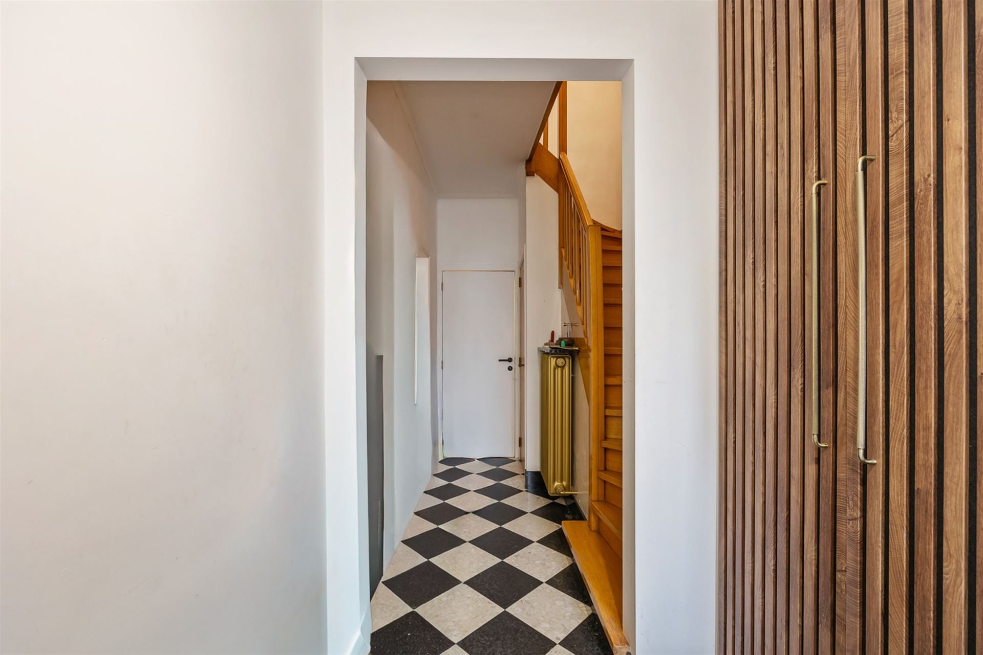 Instapklare en Ruime Gezinwoning met Tuin en Garage foto 2