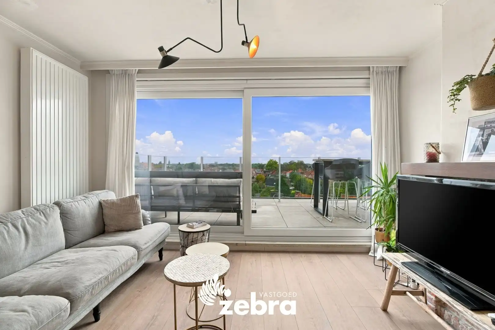 Gerenoveerd 2-slaapkamerappartement met berging & garage te Roeselare! foto 3