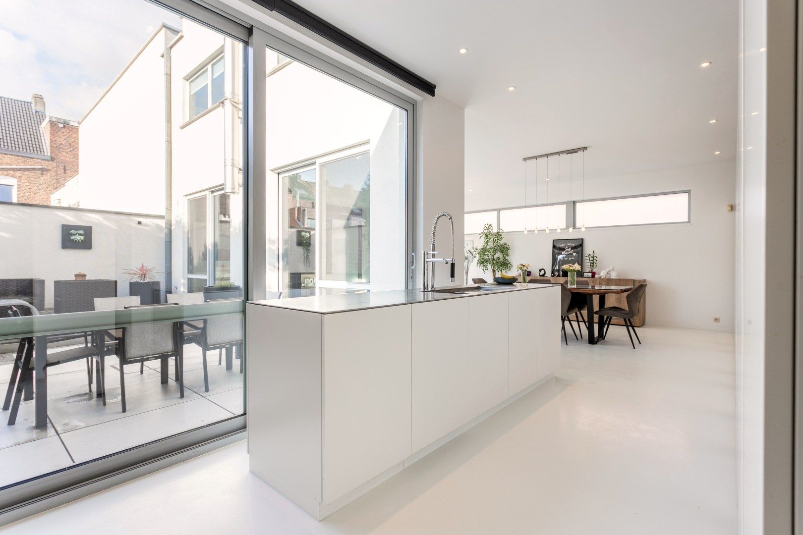 Ruime woning met 5 slpk en 3 badkamers foto 6