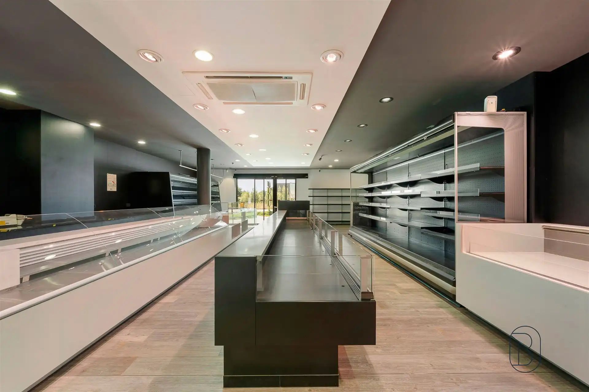 Veelzijdig handelspand met atelier op commerciële toplocatie foto 5