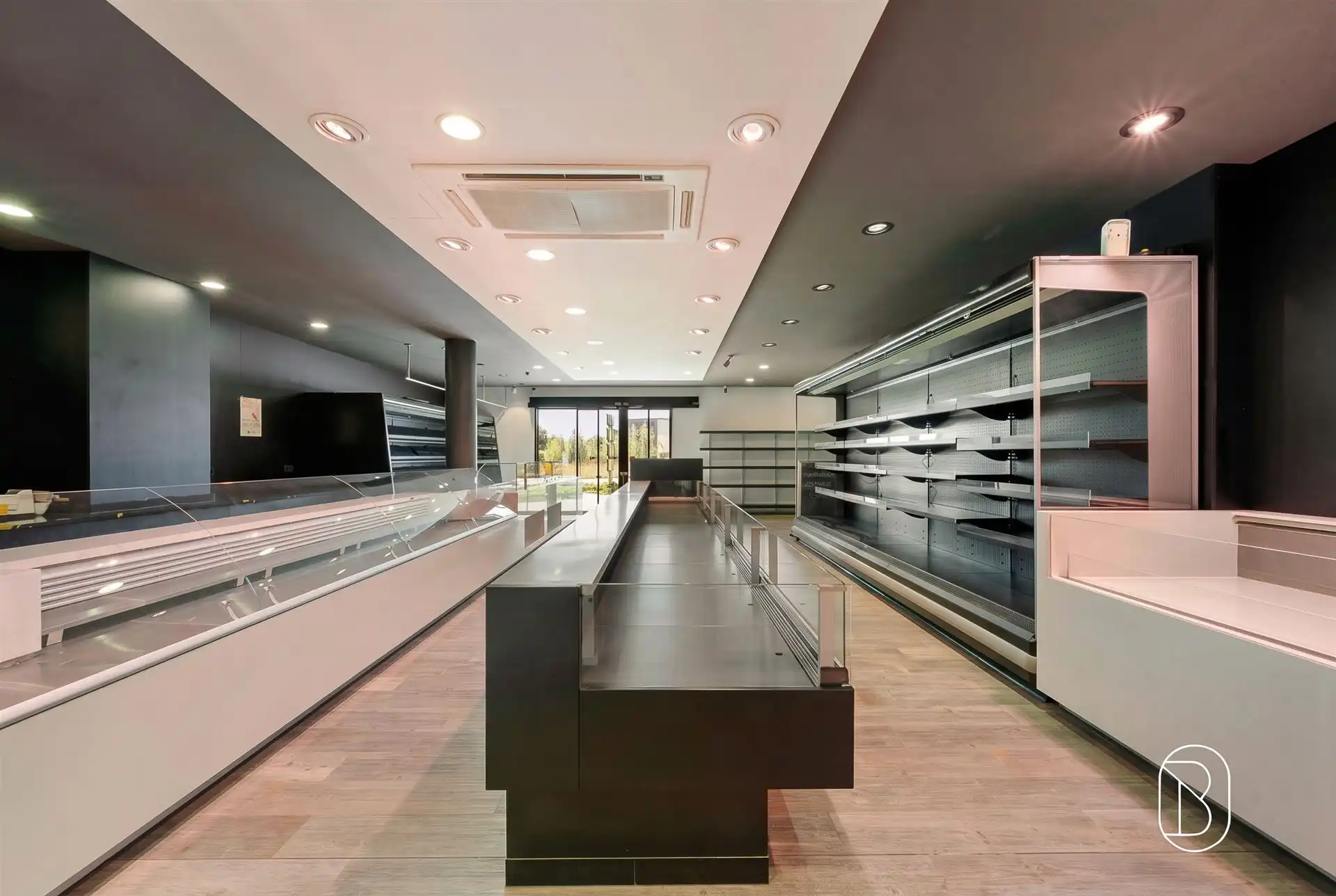 Veelzijdig handelspand met atelier op commerciële toplocatie foto 5