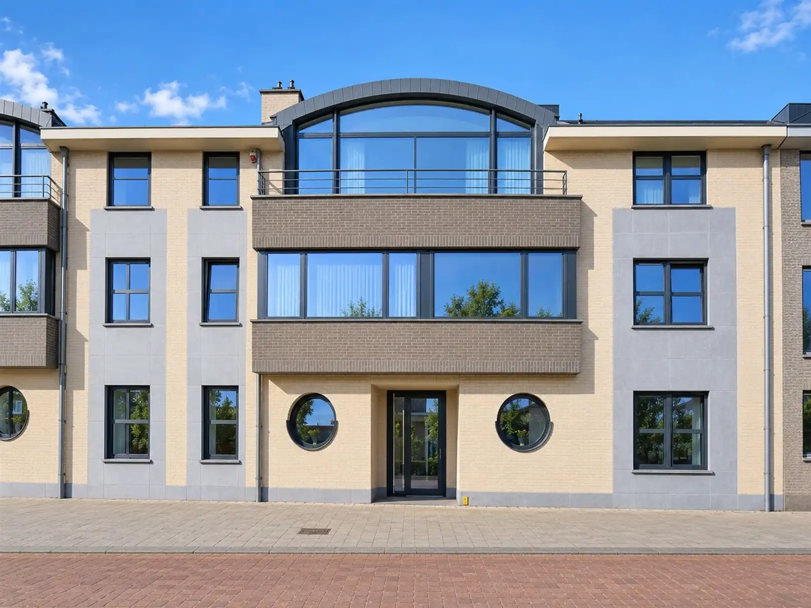 Appartement met twee slaapkamers en riant terras  foto {{pictureIndex}}